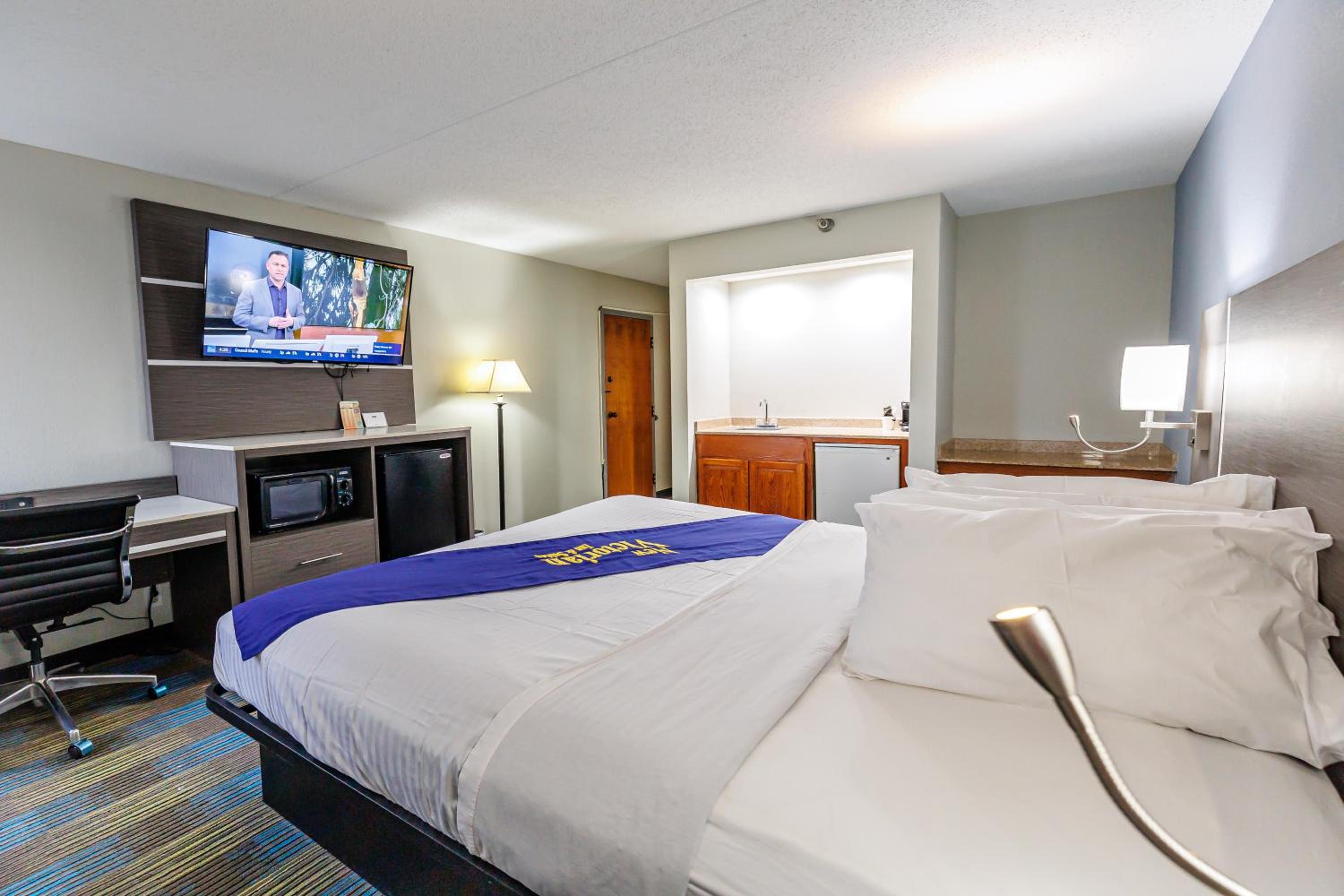 Standard King Room photo 1