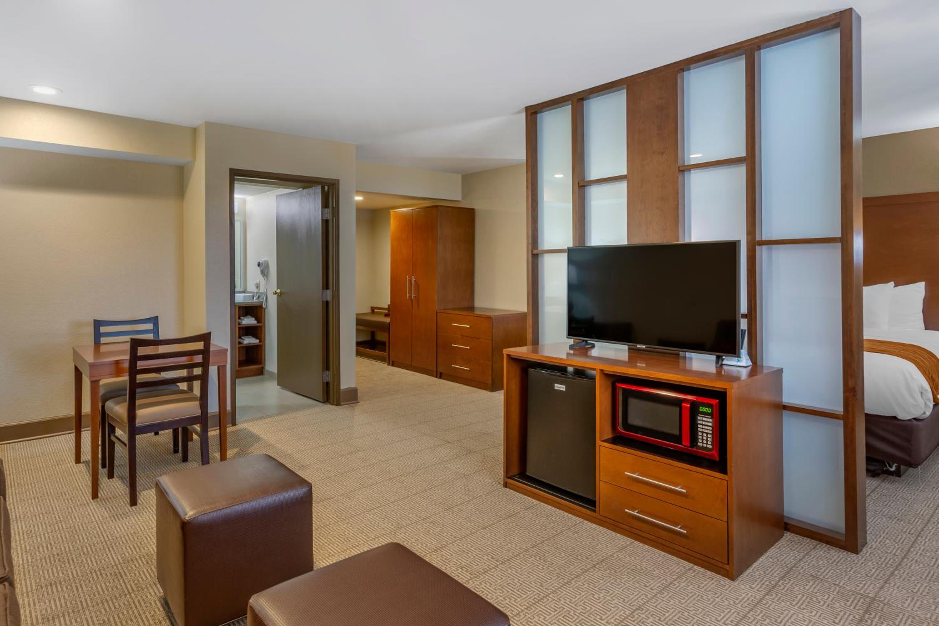 King Suite - Non Smoking - Photo 1