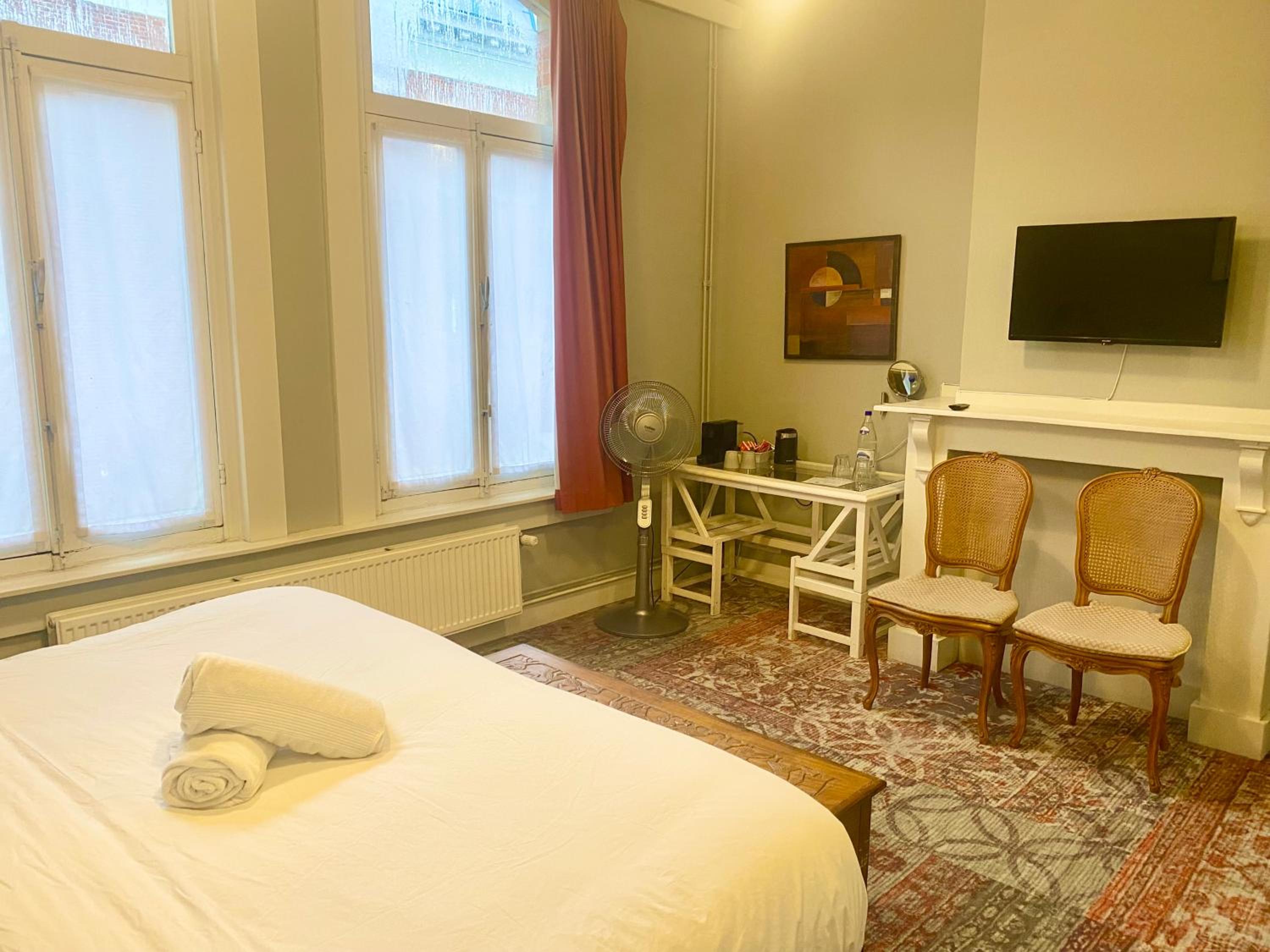 Deluxe Double or Twin Room with City View photo 2