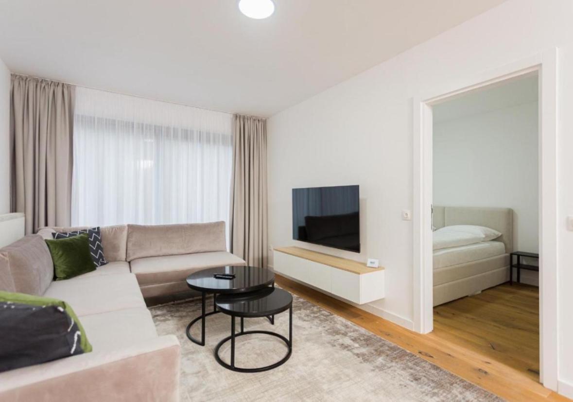 One-Bedroom Apartment photo 2