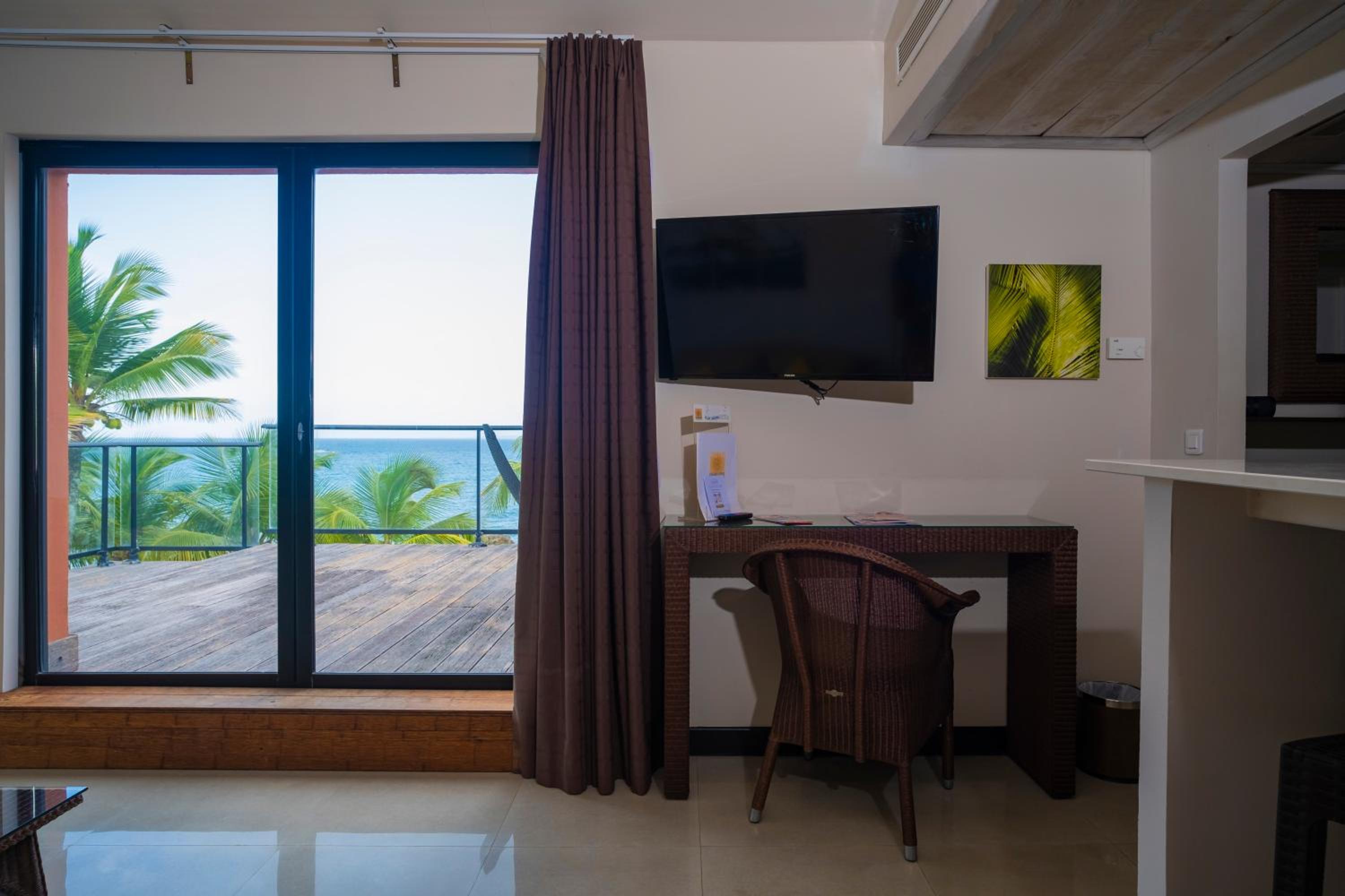 Junior Suite with Terrace - Sea View
