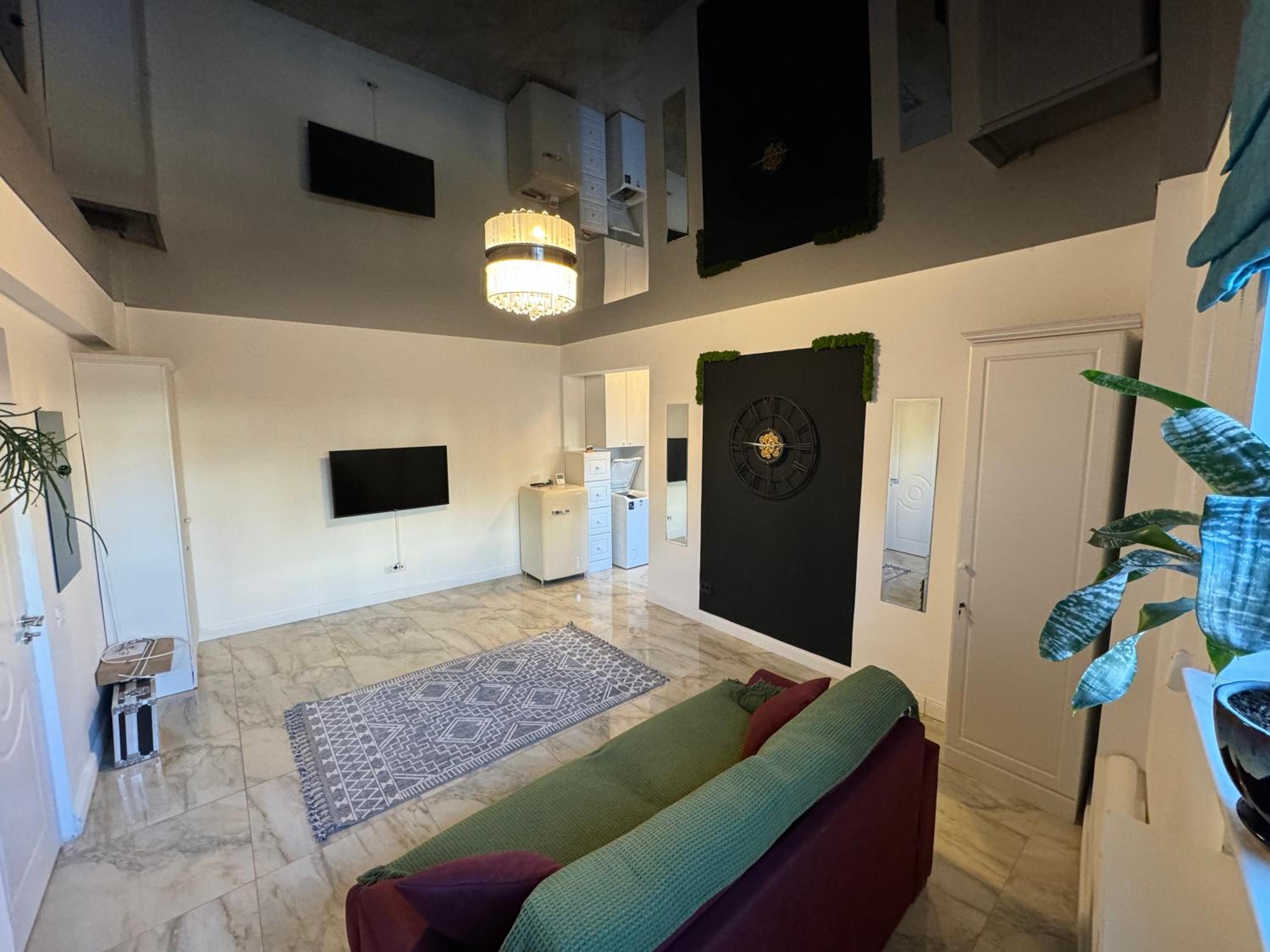 One-Bedroom Apartment photo 1