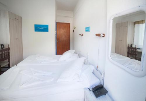 Small Twin Room with Sea/Mountain View photo 3