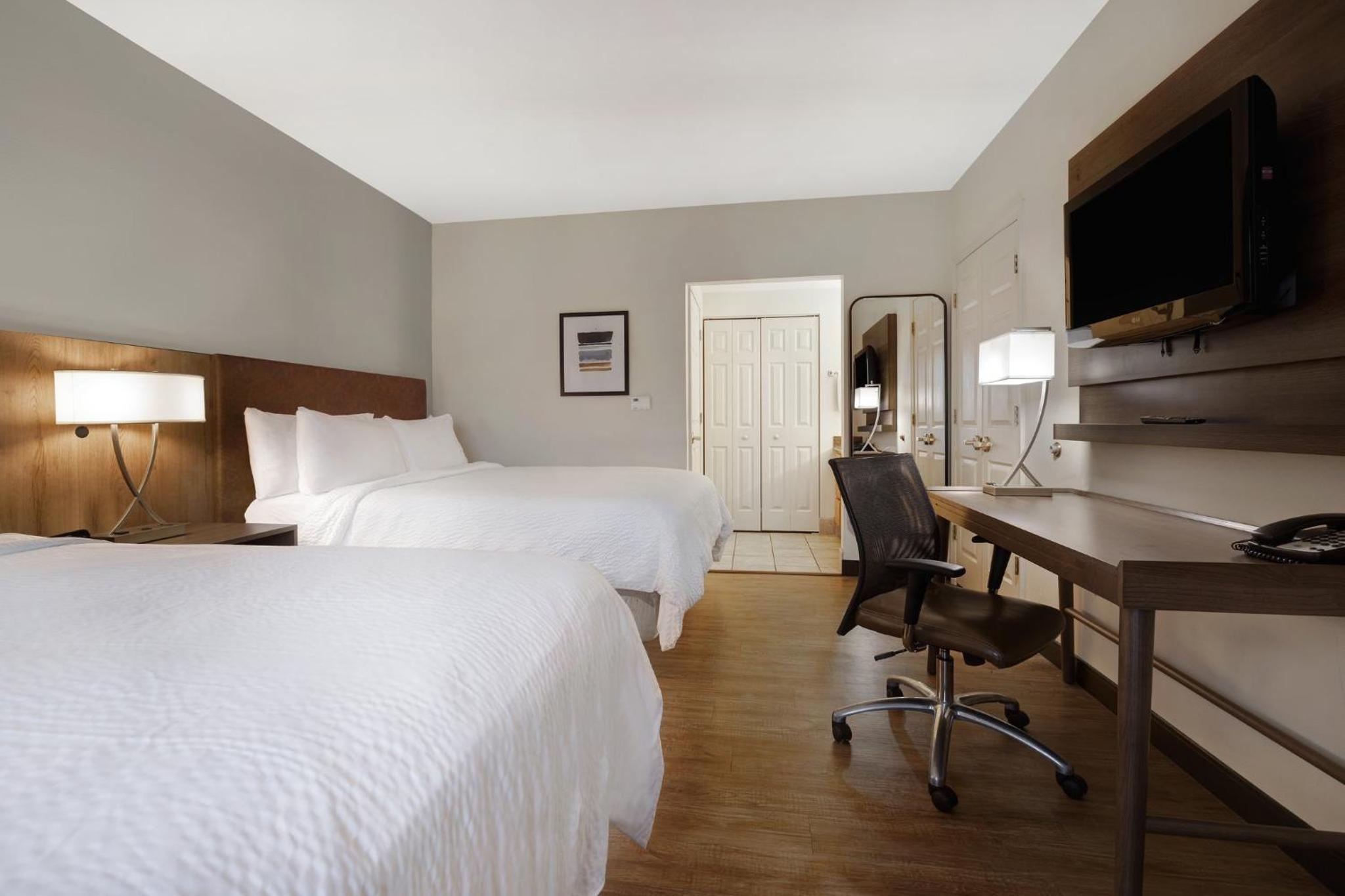 Two-Bedroom Queen Suite - Communication Accessible with Roll-In Shower - Photo 2