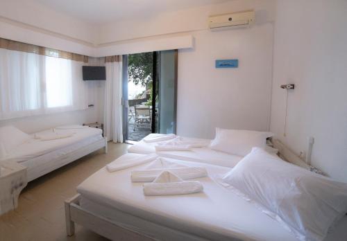 Triple Room with Sea View