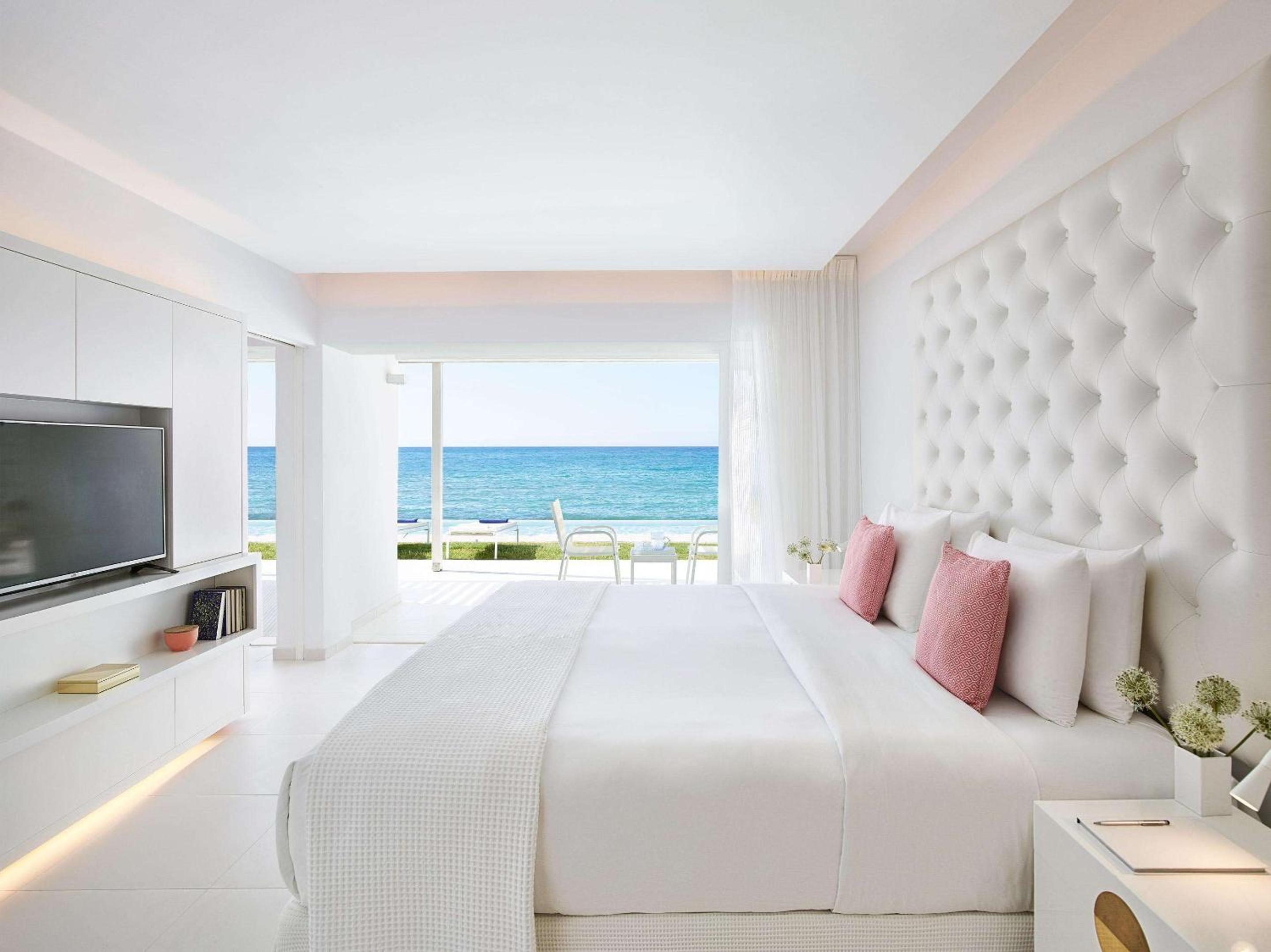 Yali Seafront Suite with Sharing Pool - Photo 1