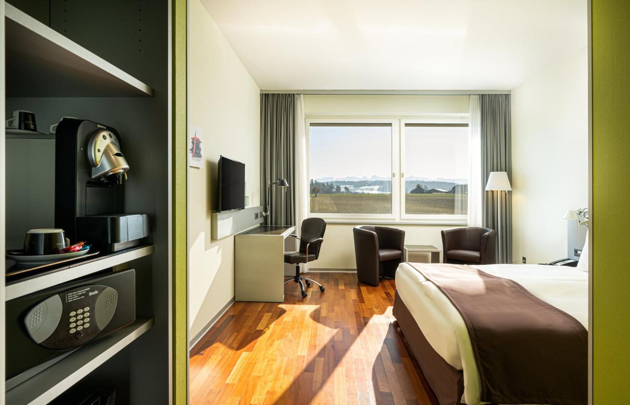 Premium King Room - Photo 6
