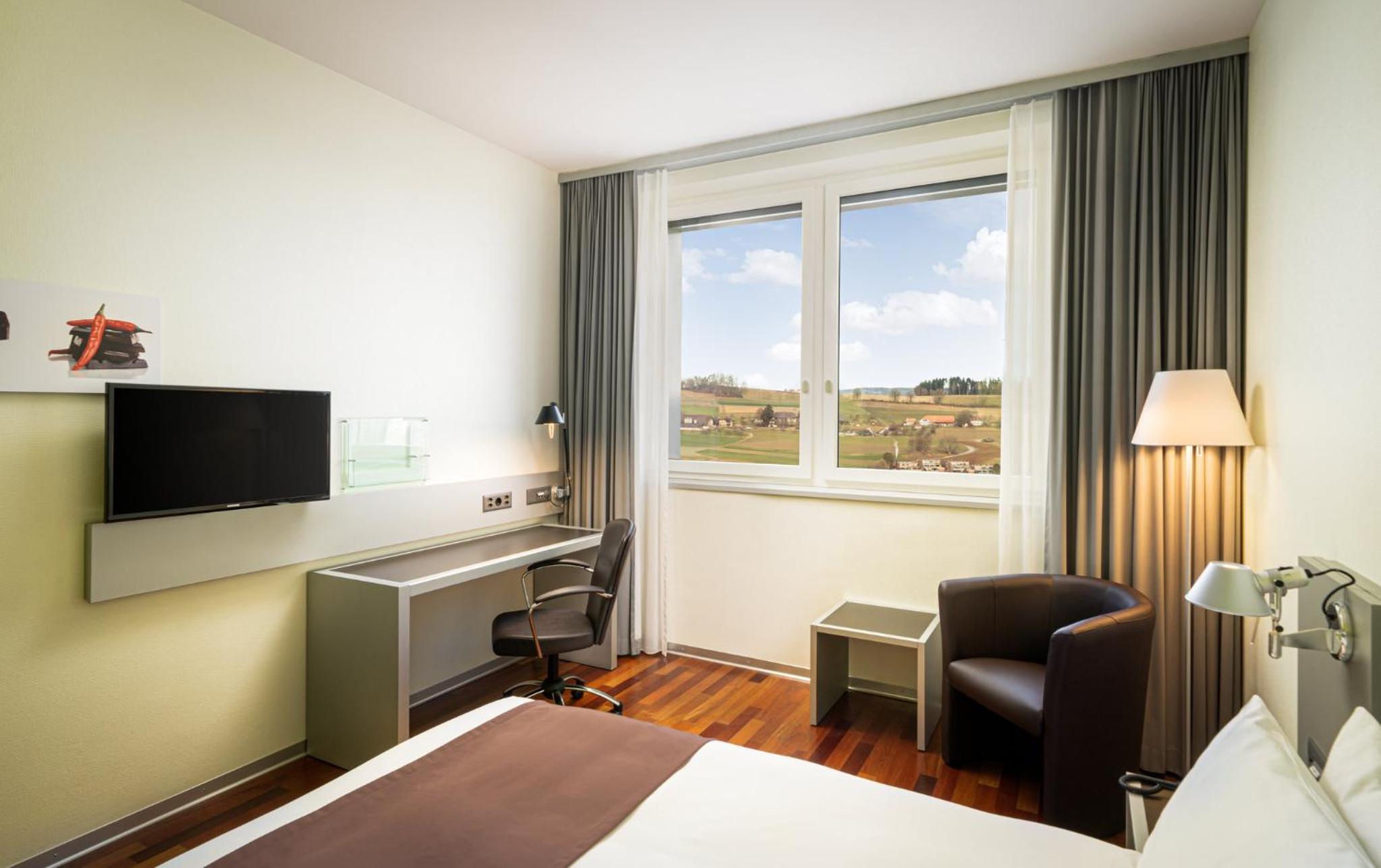 Standard Queen Room - High Floor - Photo 12