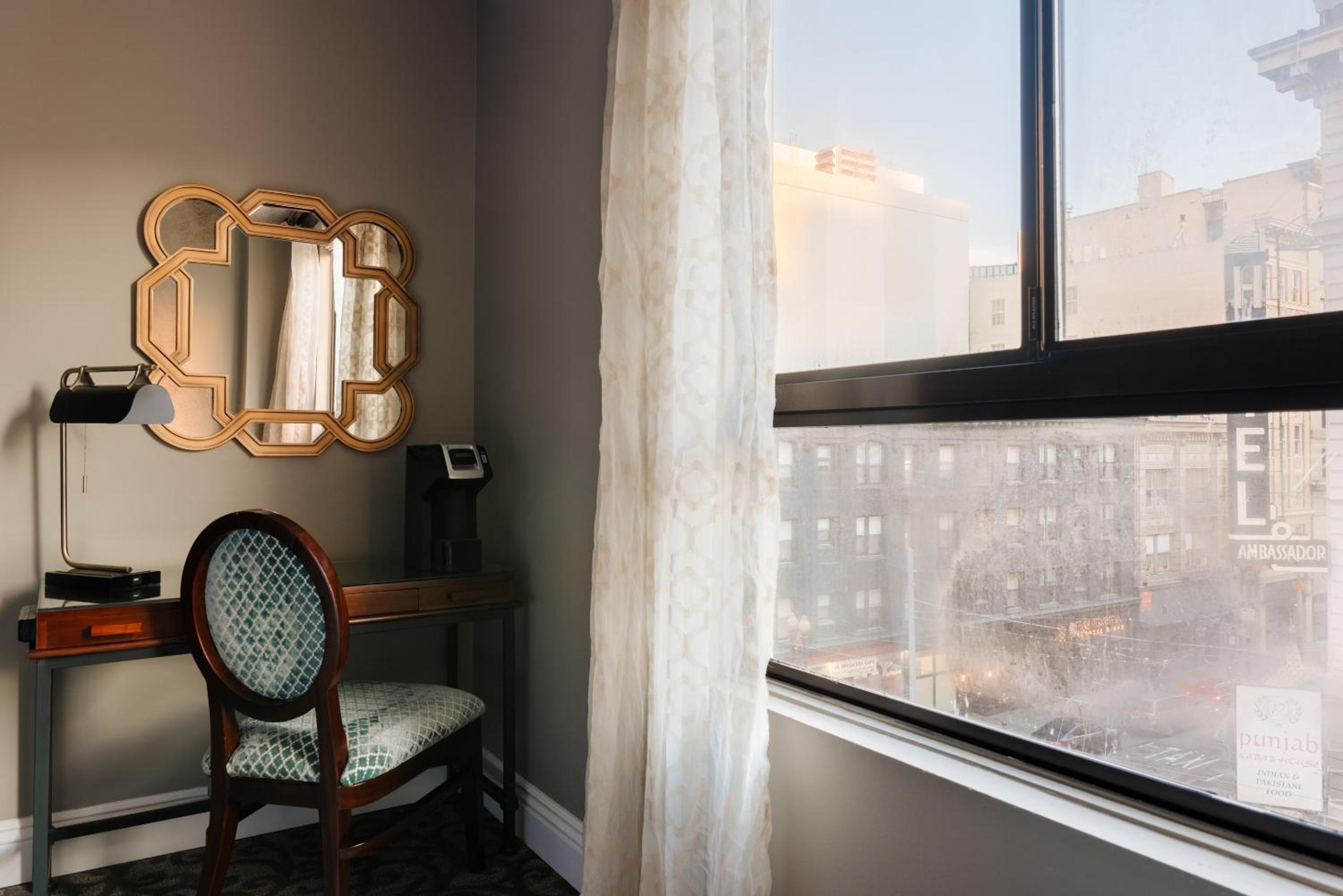 Superior King Room photo 2