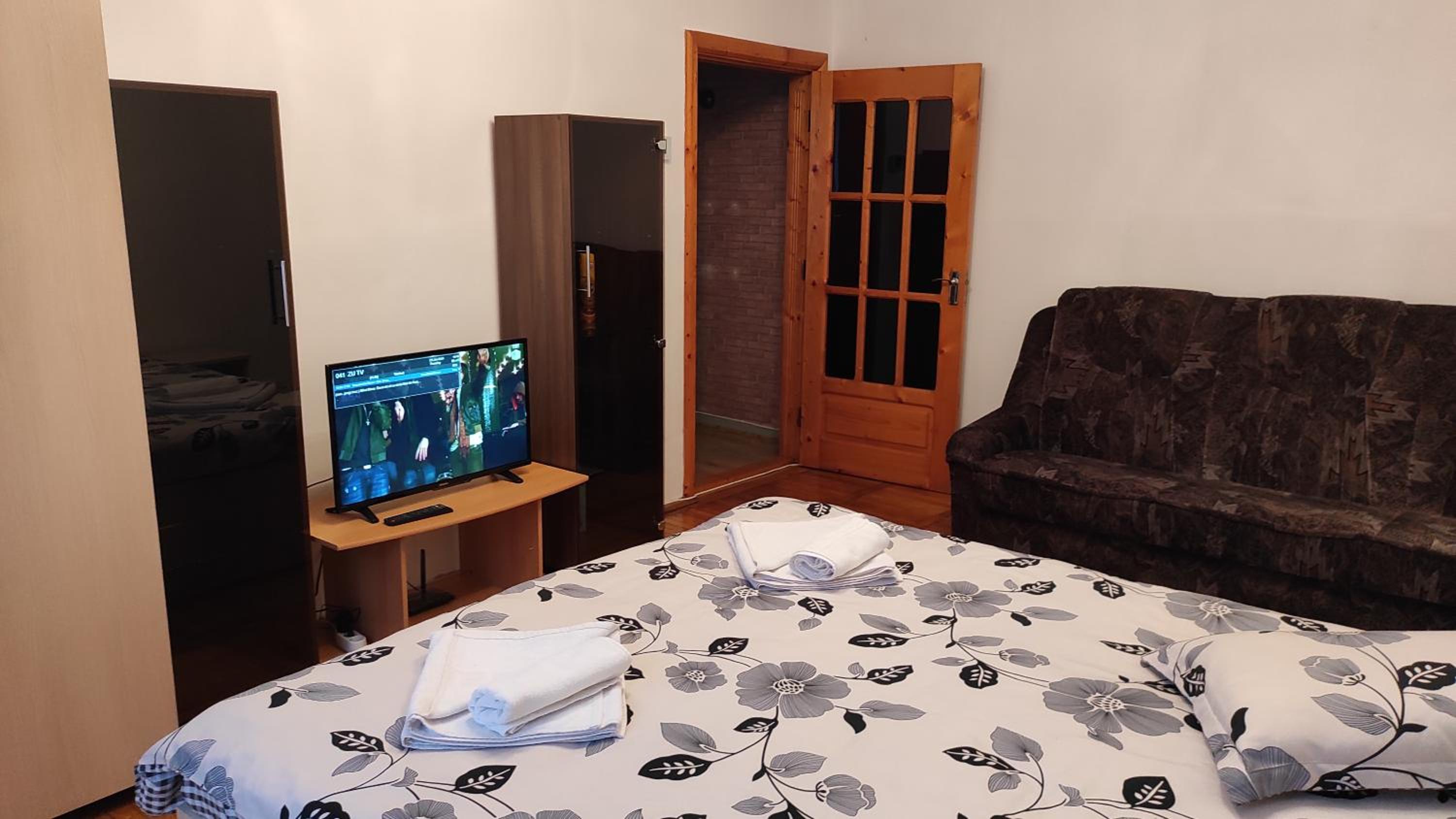 Apartment photo 2