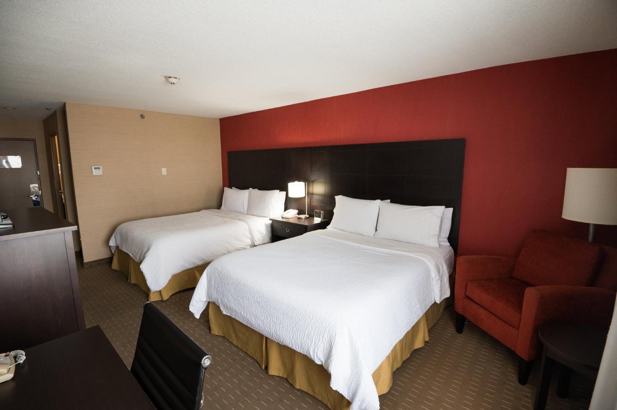 Standard Room with Two Queen Beds - Photo 2