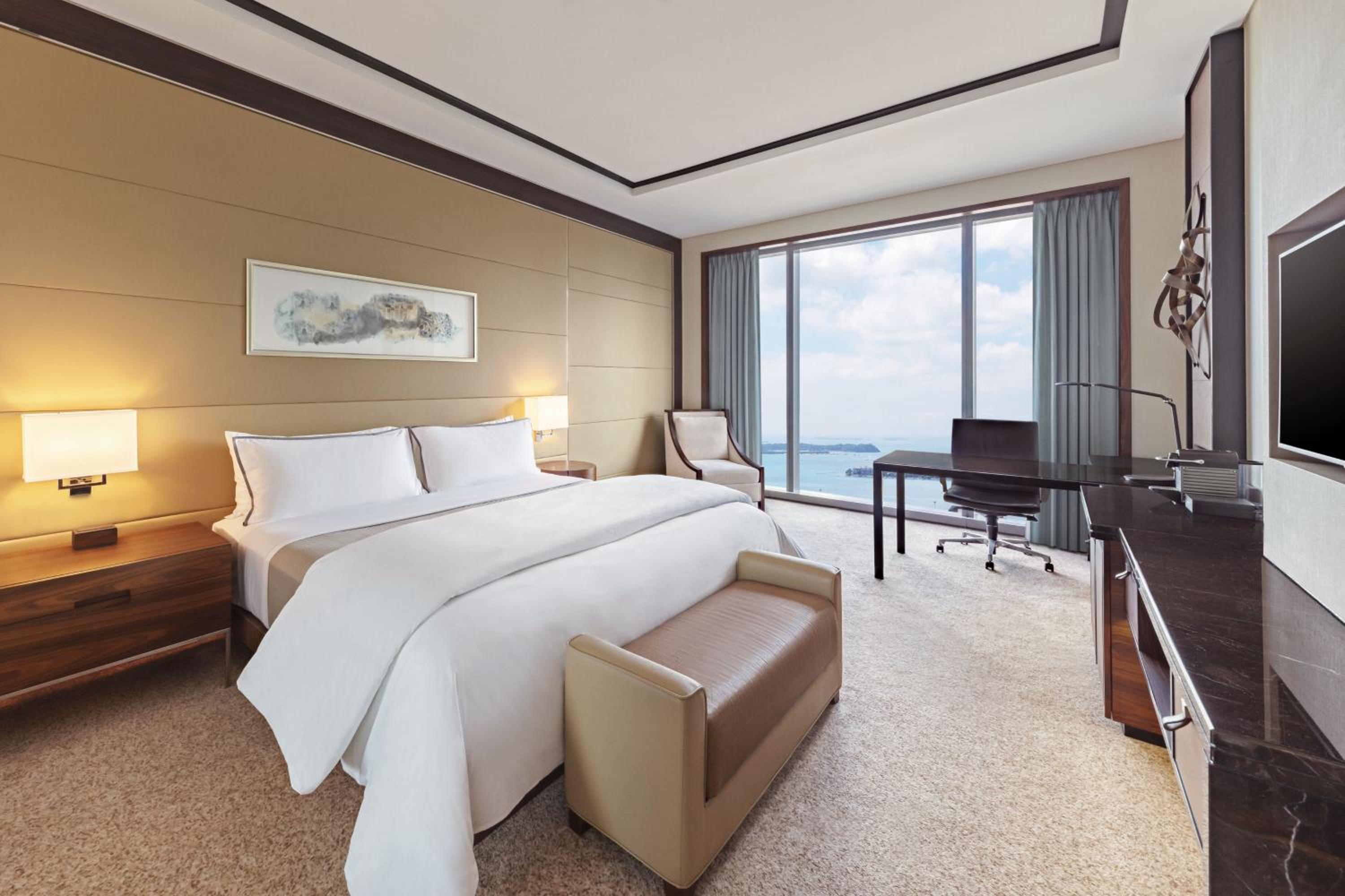Premier, King Bed, Mid Floor Premier, King Bed, Mid Floor
