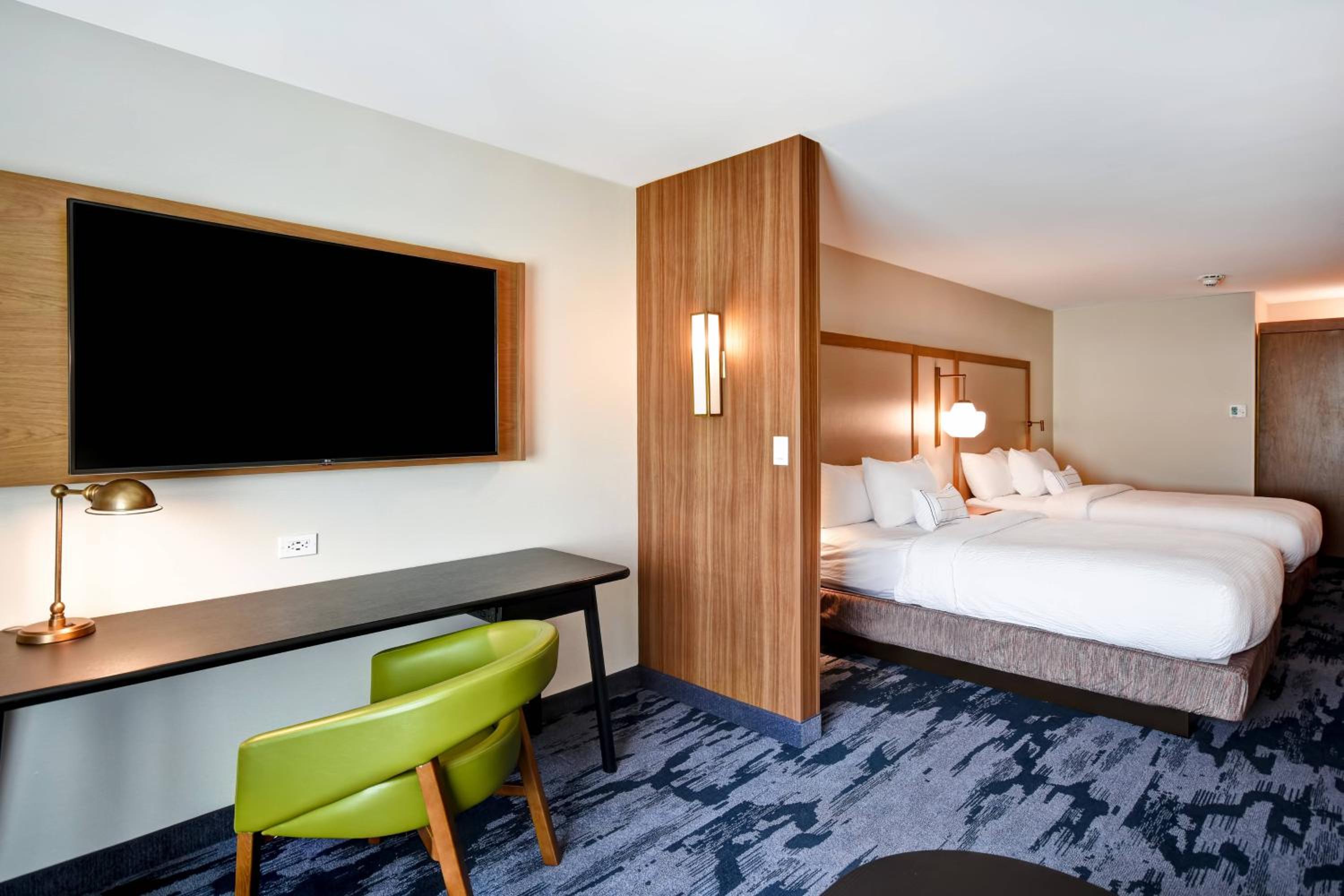 Suite, 2 Queen, Sofa bed - Photo 6