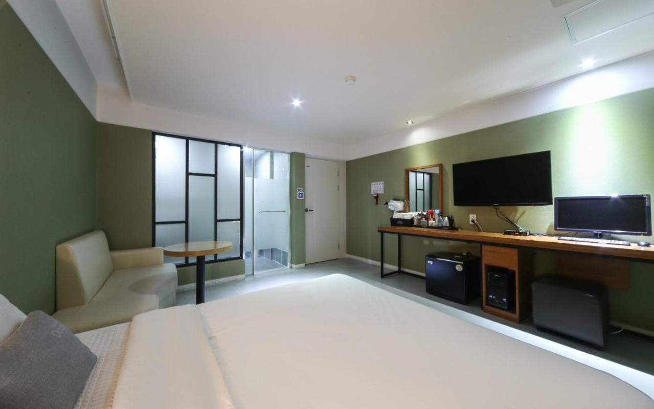 Standard King Room - Photo 3