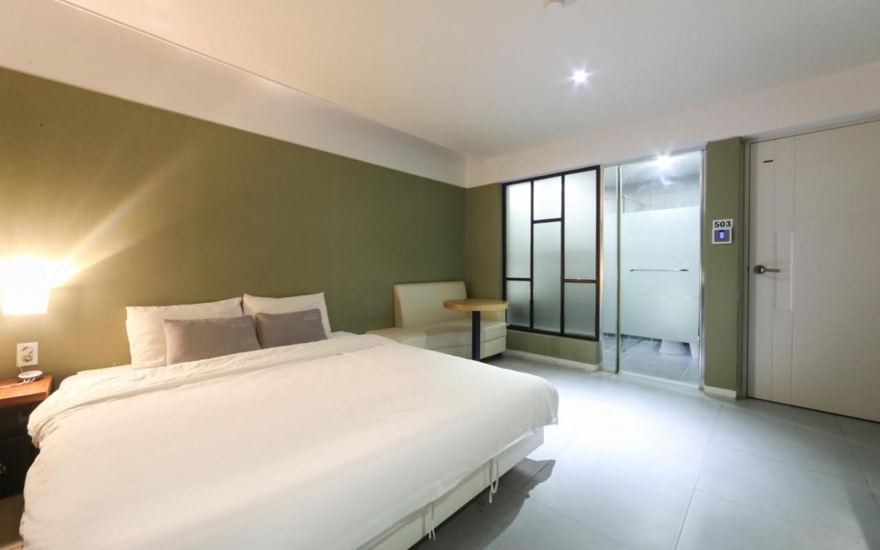 Standard King Room - Photo 4