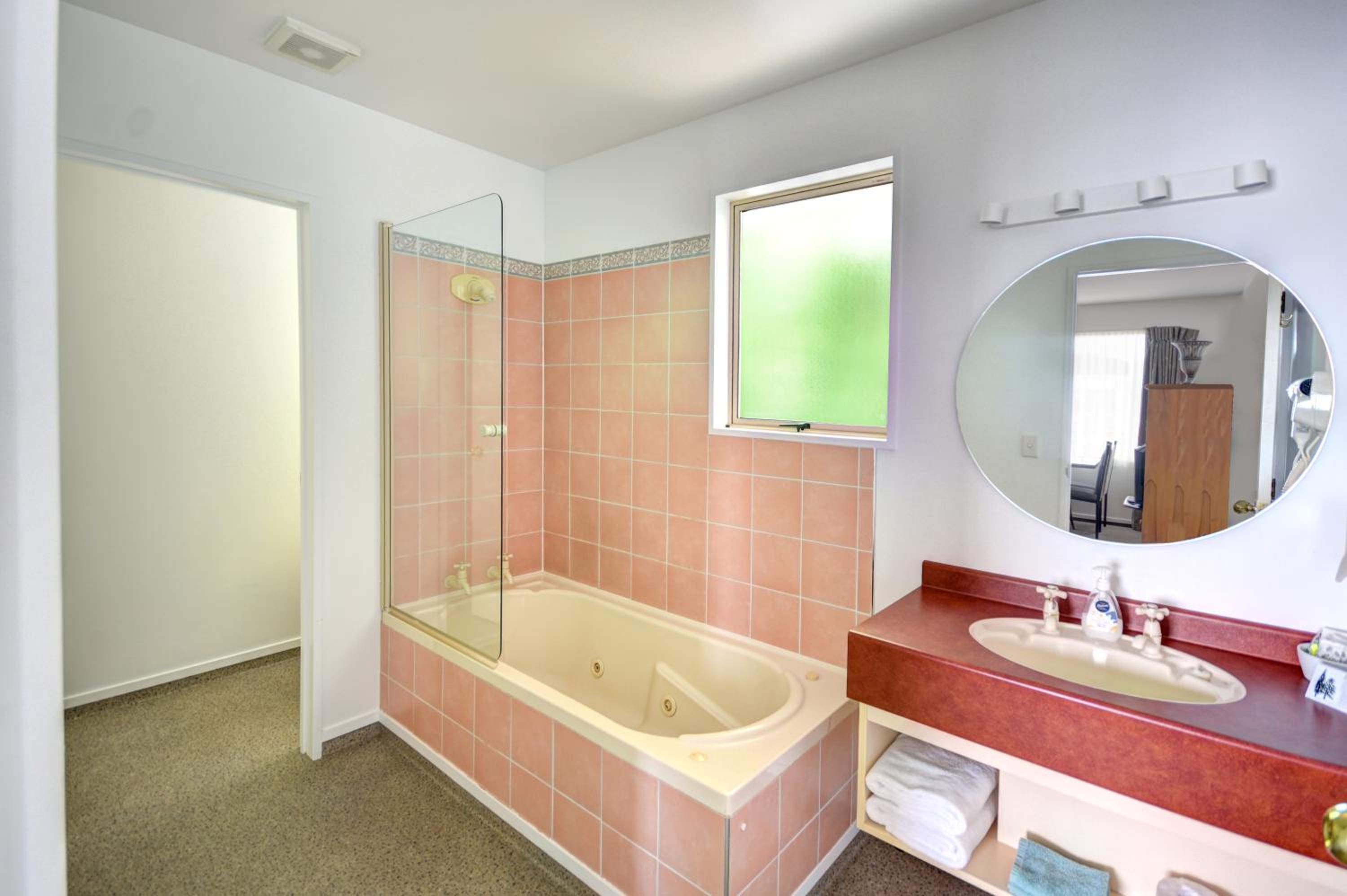 Two-Bedroom Apartment with Spa Bath photo 2