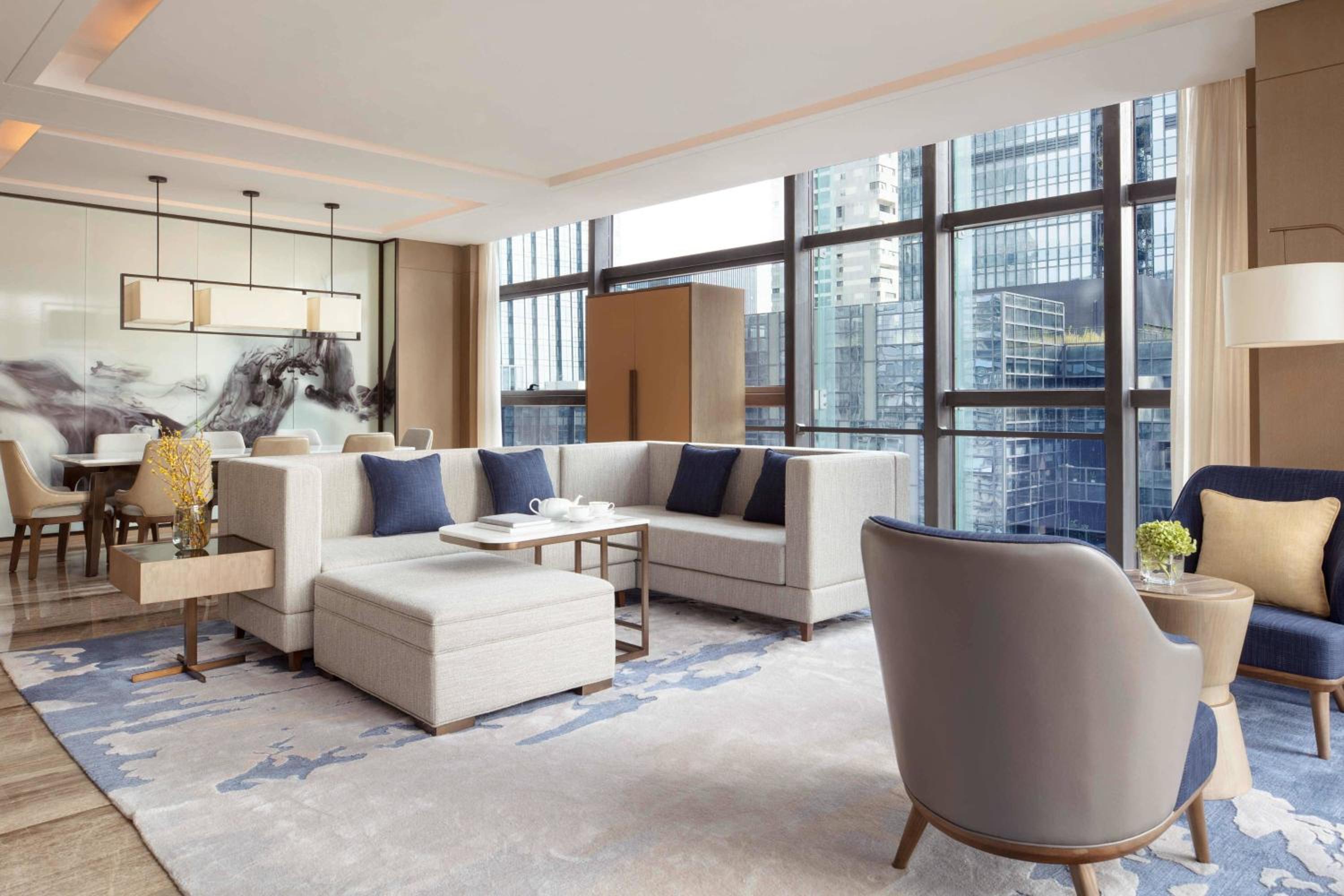 Presidential King Suite - Lounge Access