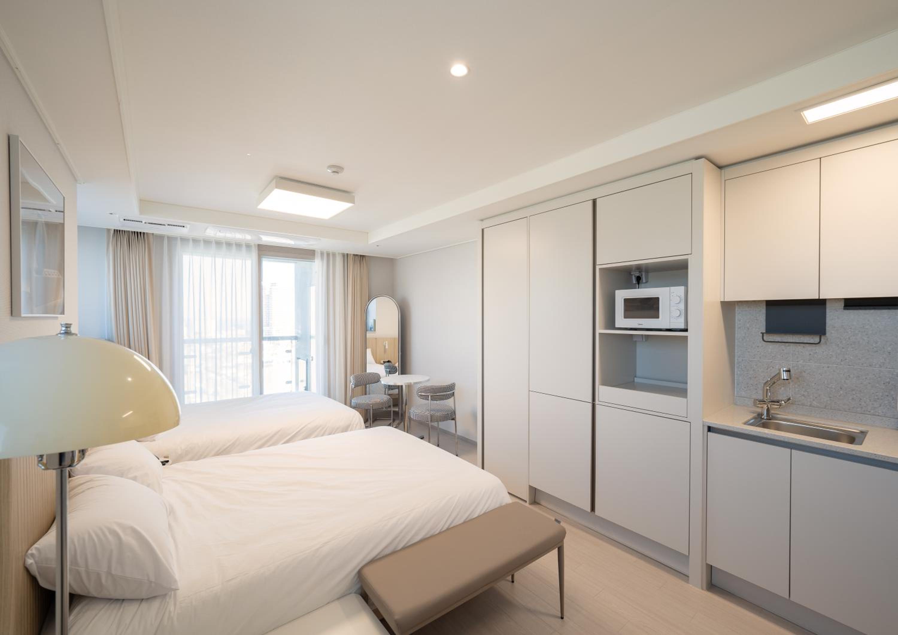 Premier Family Harbor View (8F~) - Photo 3