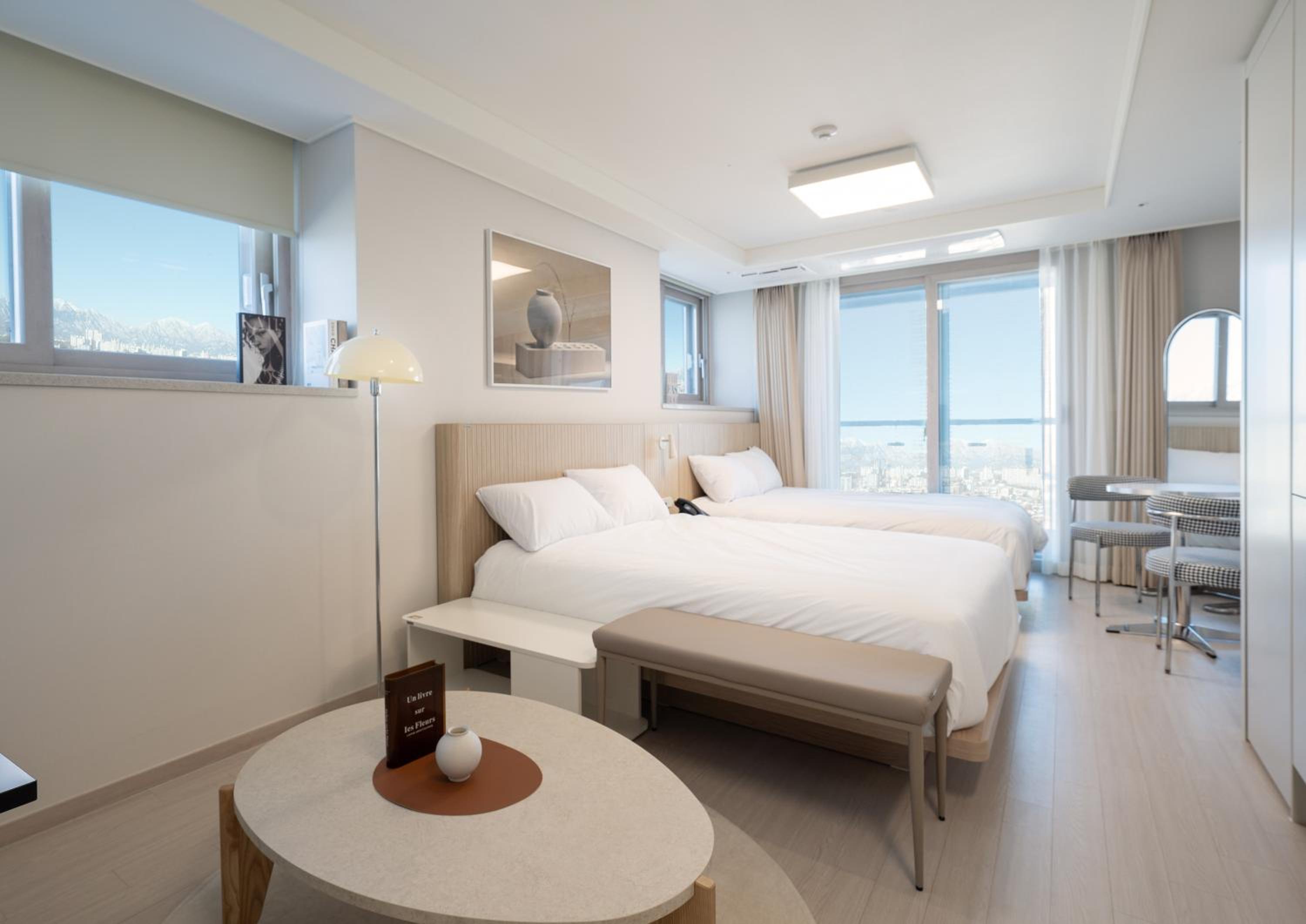 Premier Family Harbor View (8F~) - Photo 1