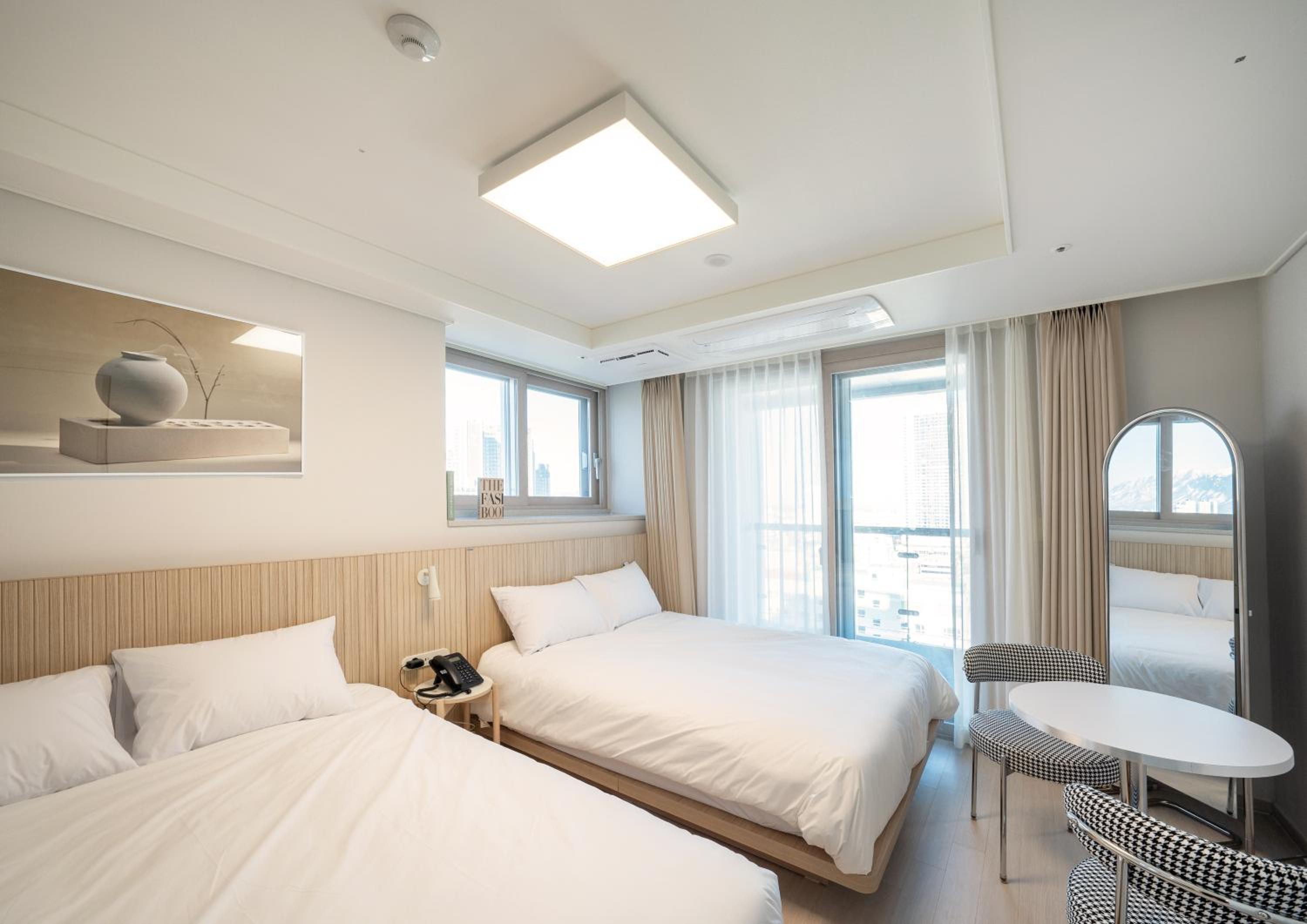 Premier Family Harbor View (8F~) - Photo 5