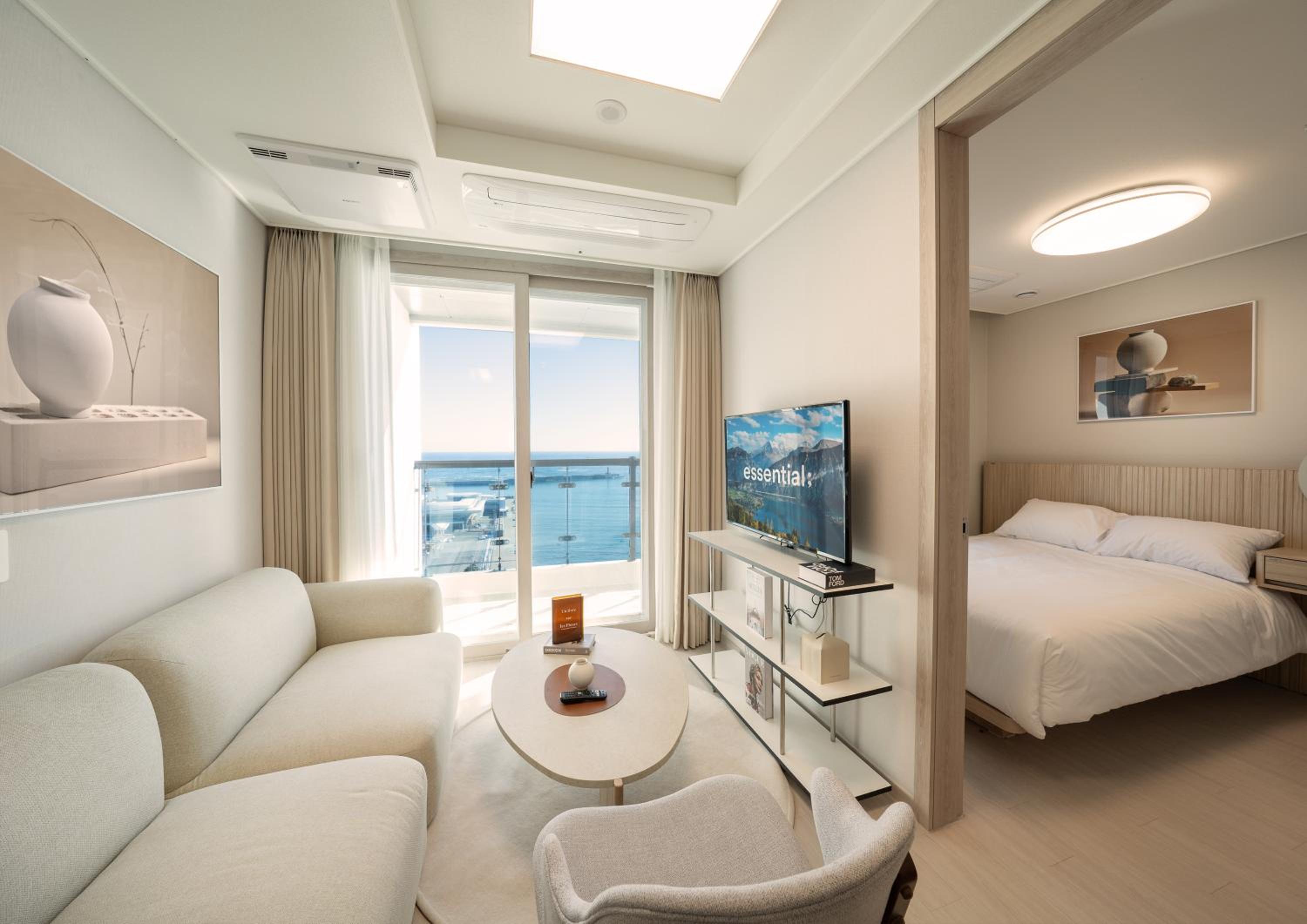 Suite Ocean View (8F~) - Photo 1