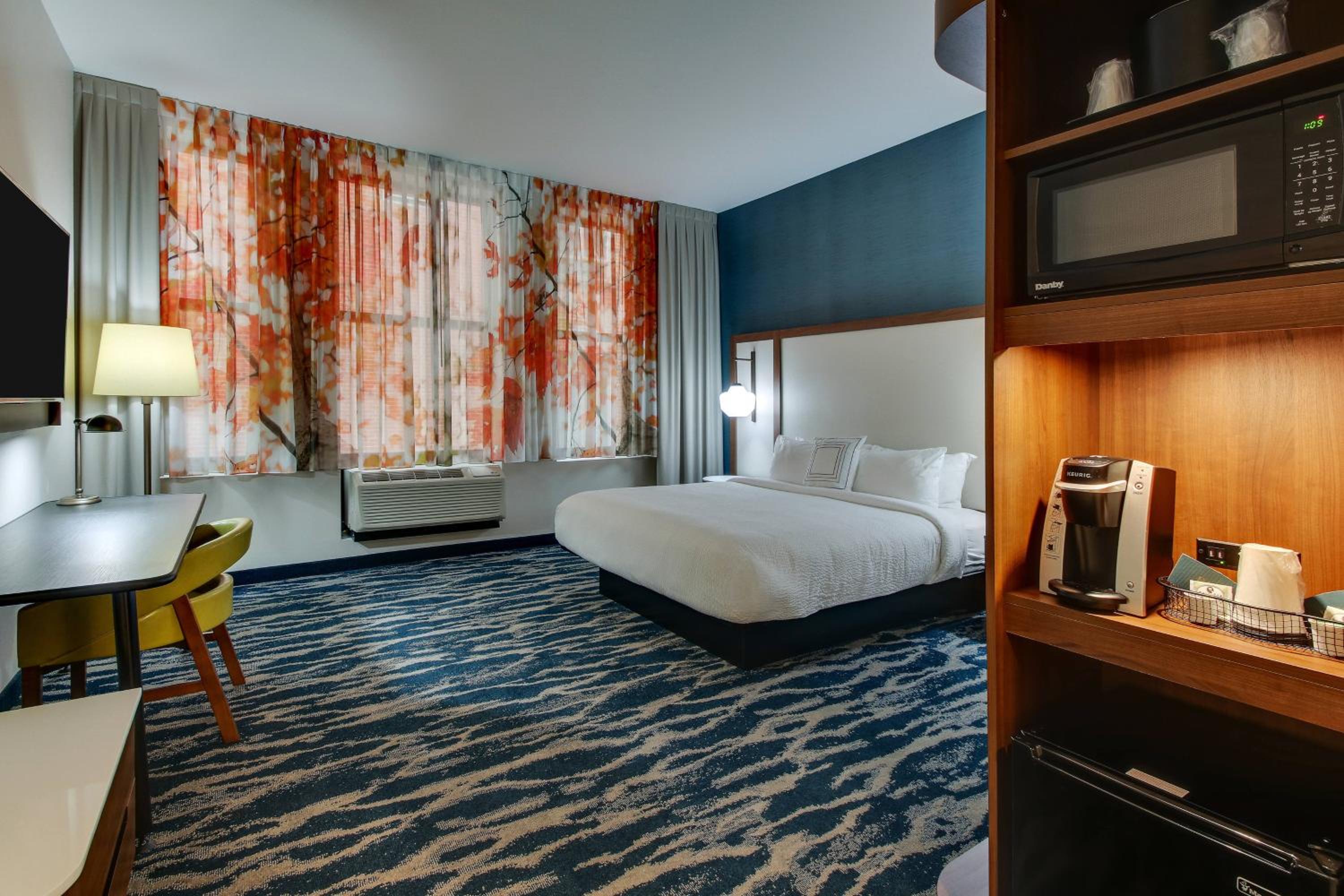 Guest Room, 1 King - Photo 4