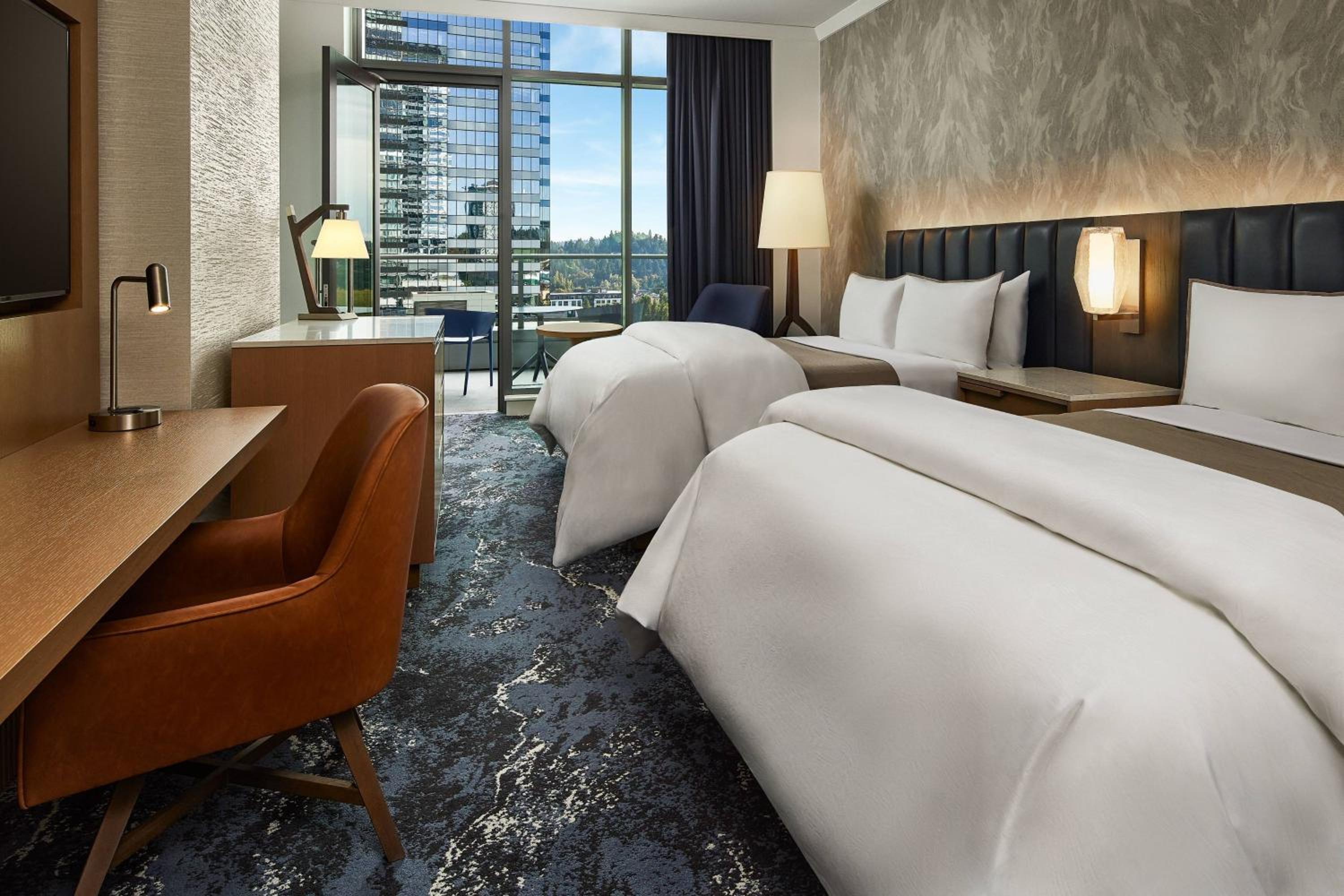 Grand Deluxe, Larger Guest room, 2 Queen, Balcony - Photo 2