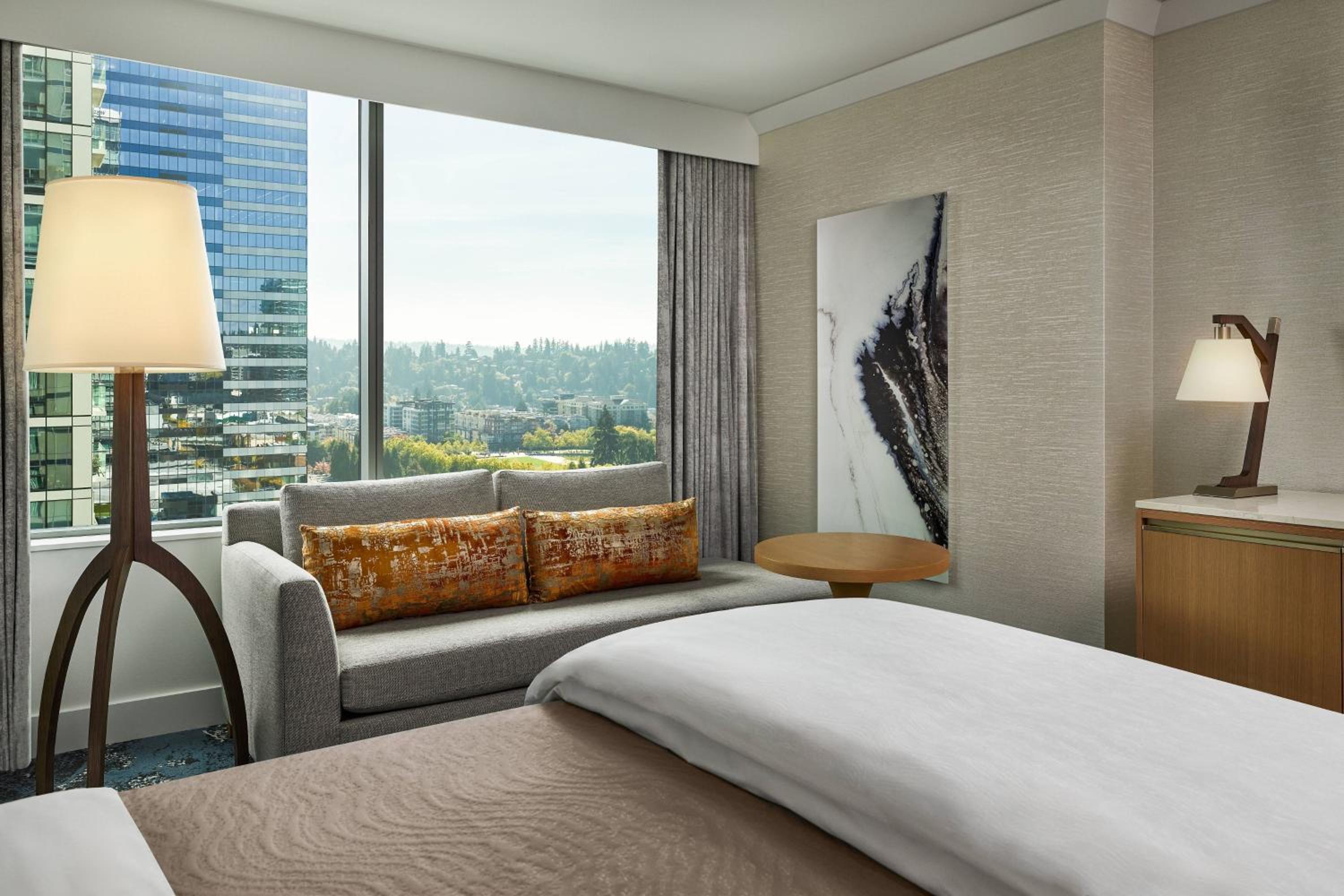 Deluxe, Larger Guest room, 2 Queen - Photo 3