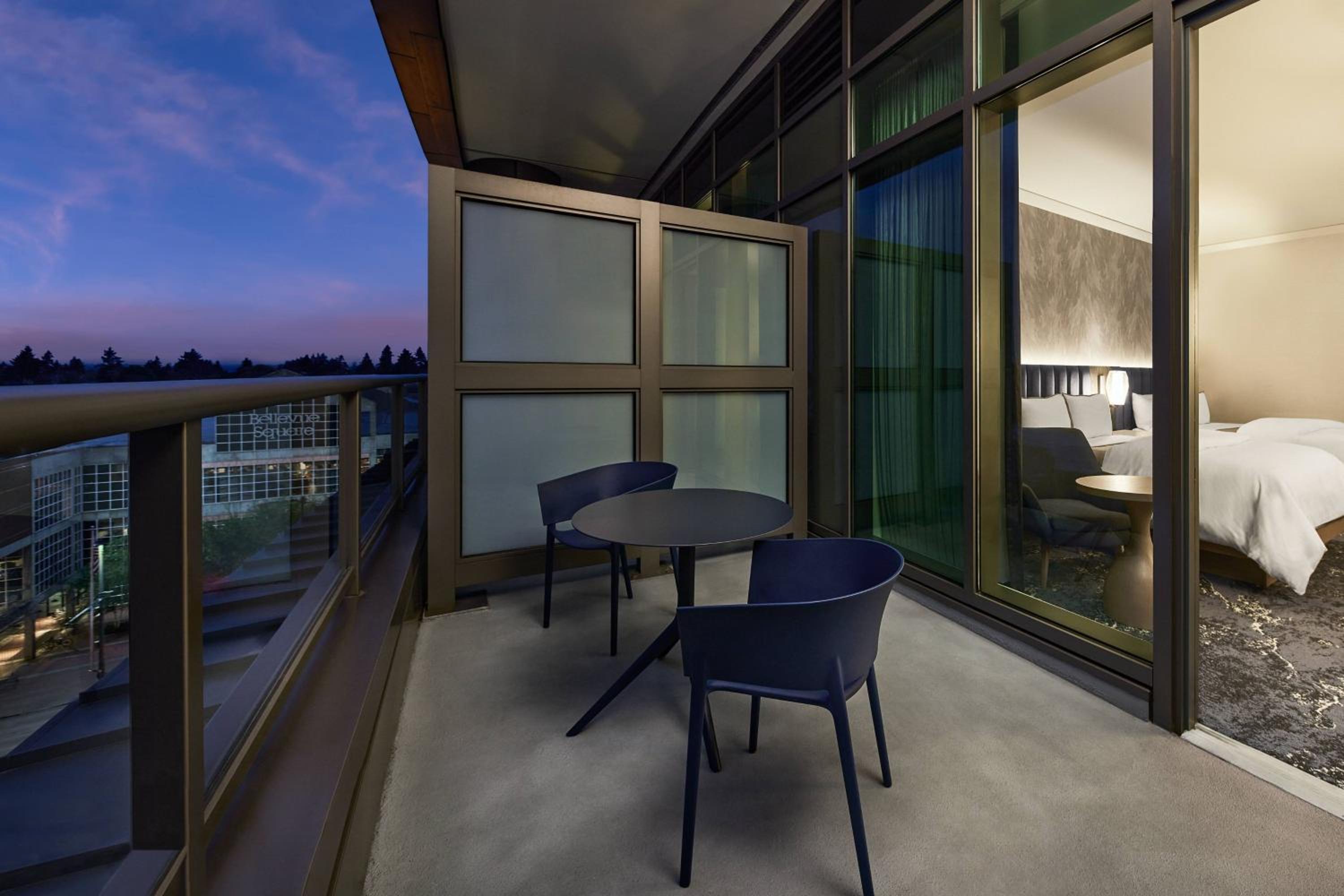 Grand Deluxe, Larger Guest room, 2 Queen, Balcony - Photo 3