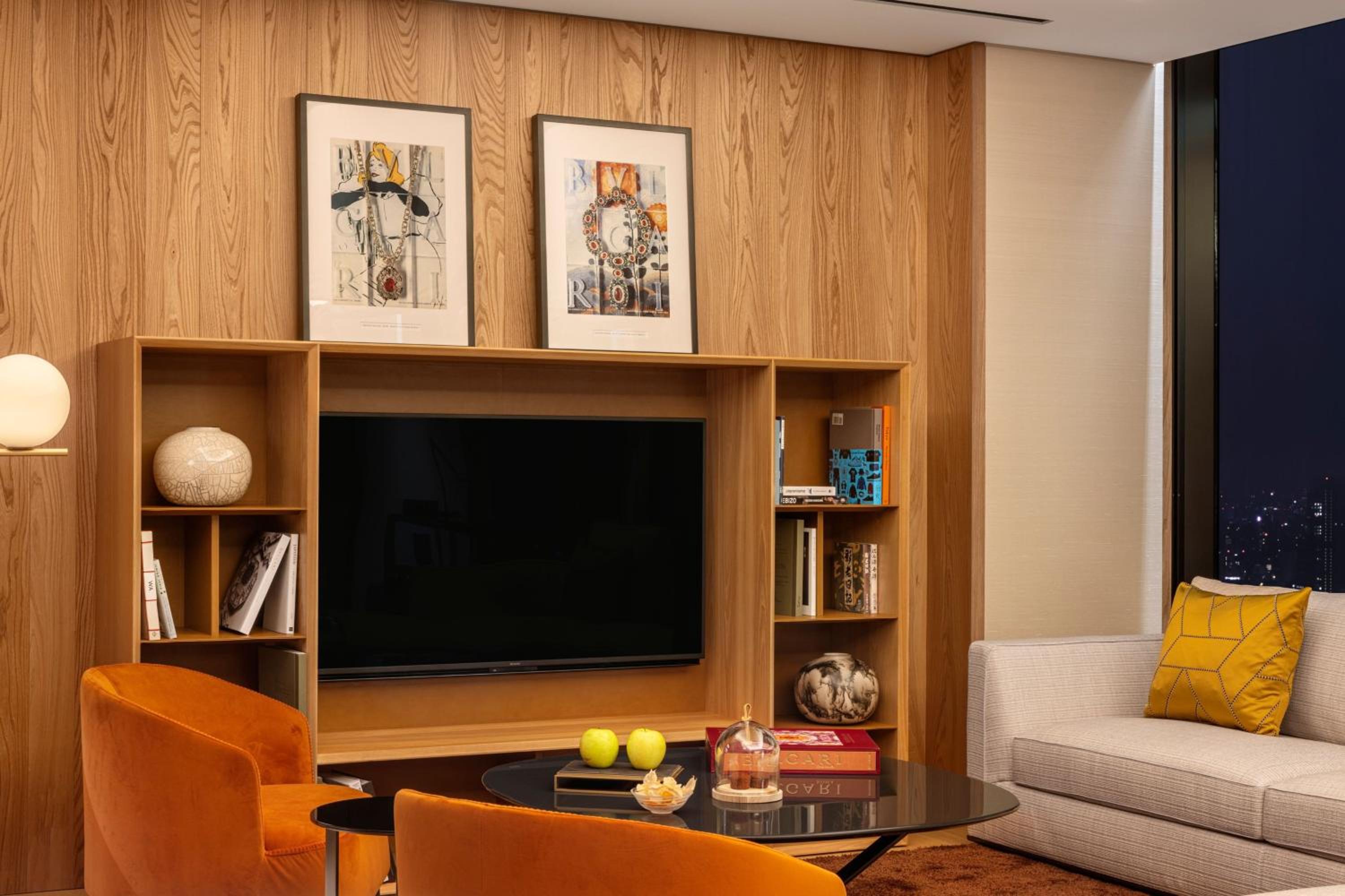 One-Bedroom Superior King Suite with Skyline View