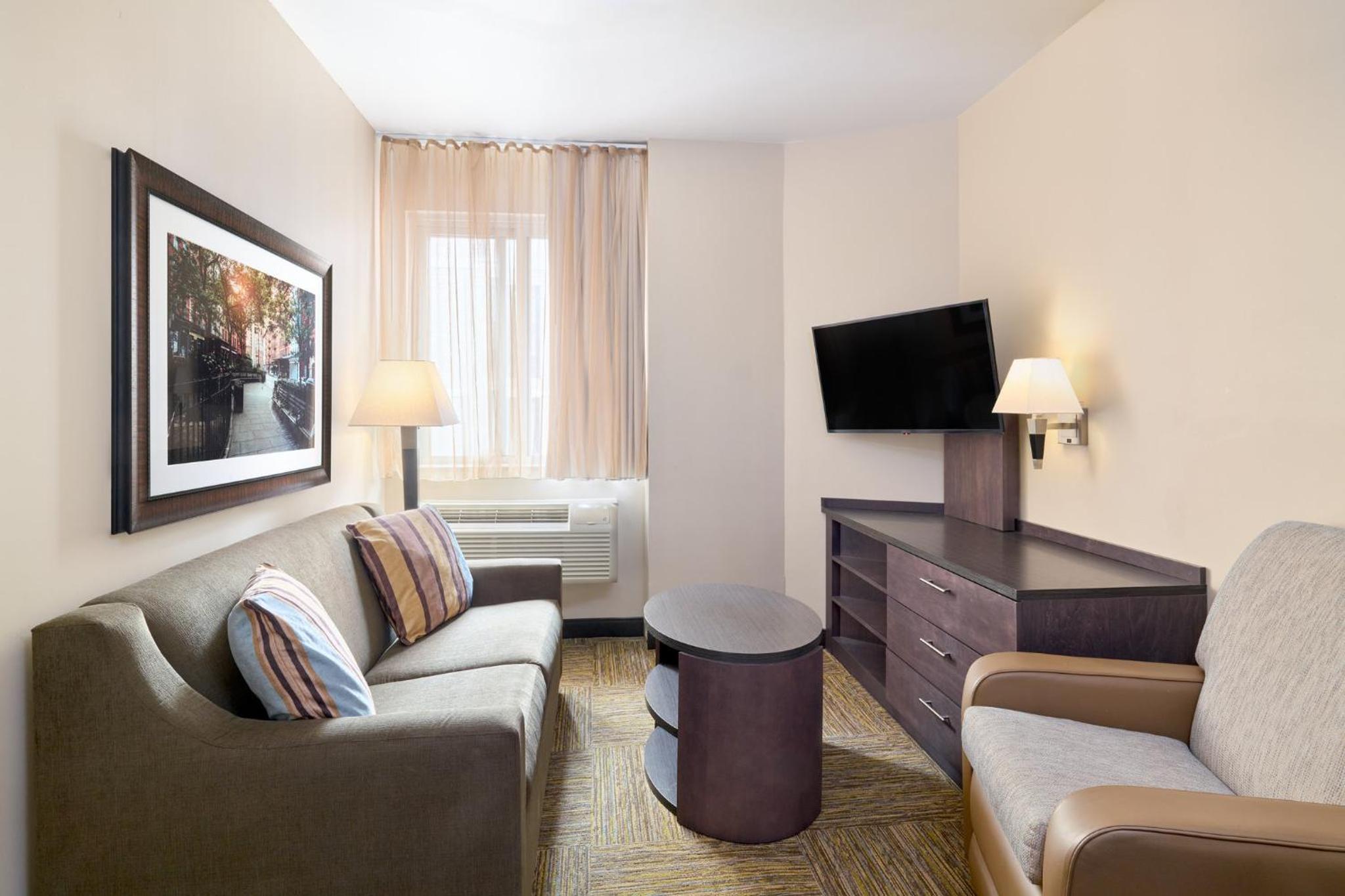 Queen Suite with Roll-In Shower - Disability Access thumbnail 6