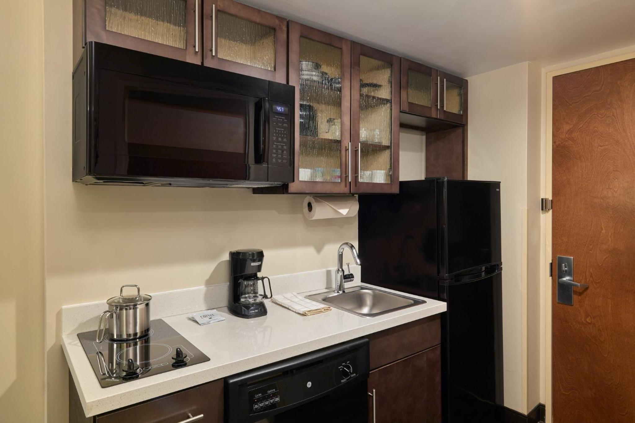Studio Queen Suite - City View