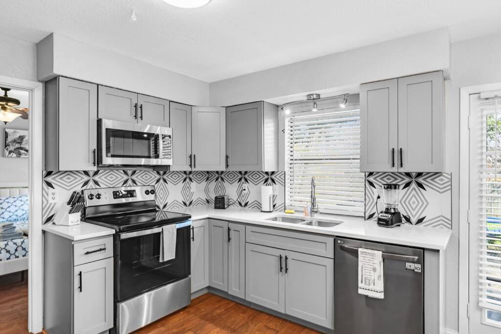 Five-Bedroom House photo 2