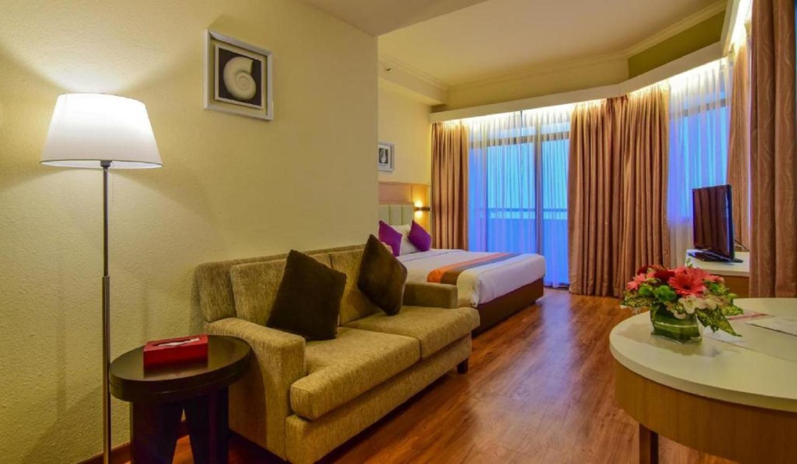 Premium Deluxe Suite with Bathtub & Sea view - Photo 1