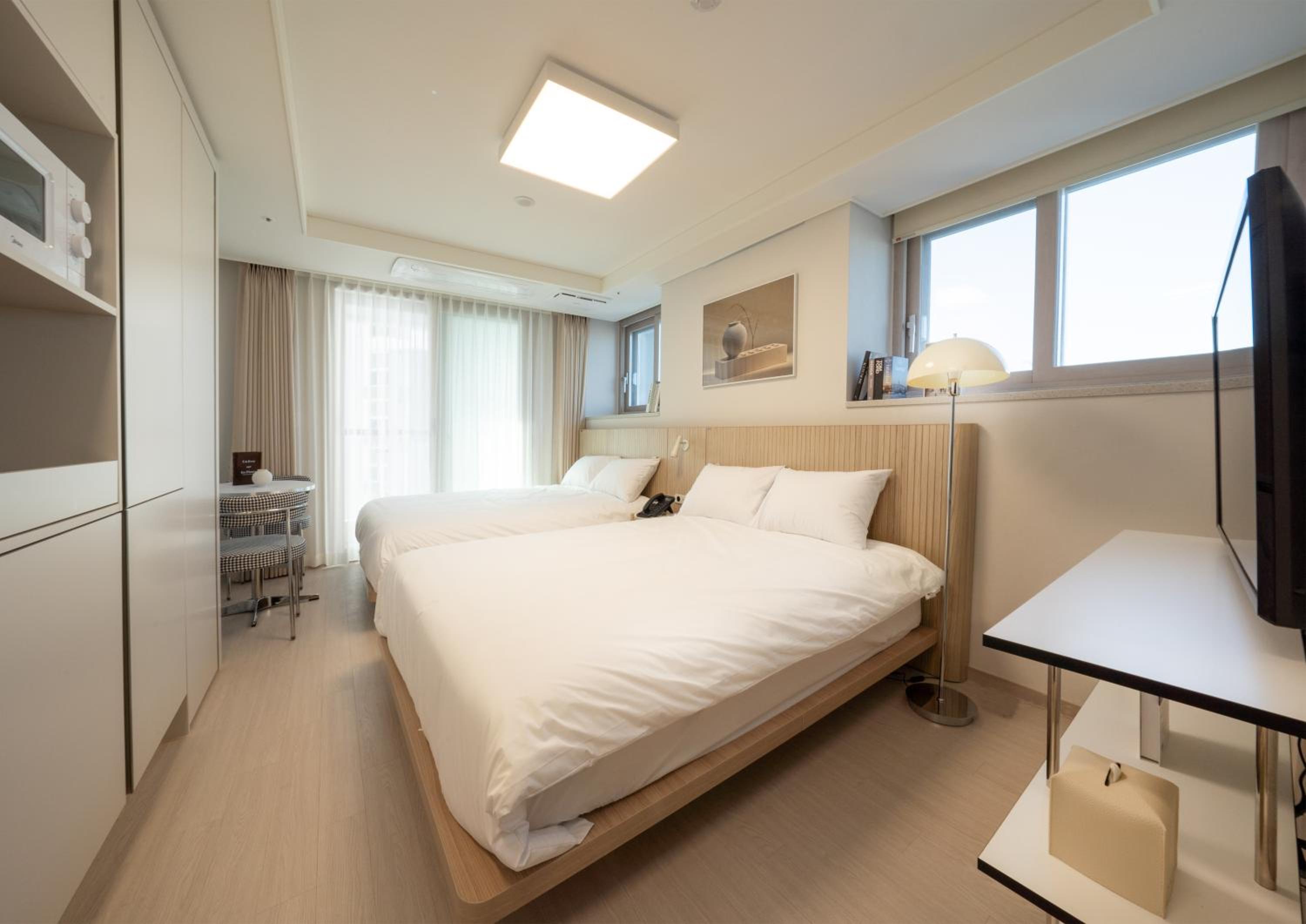 Family City View (8F~) - Photo 1