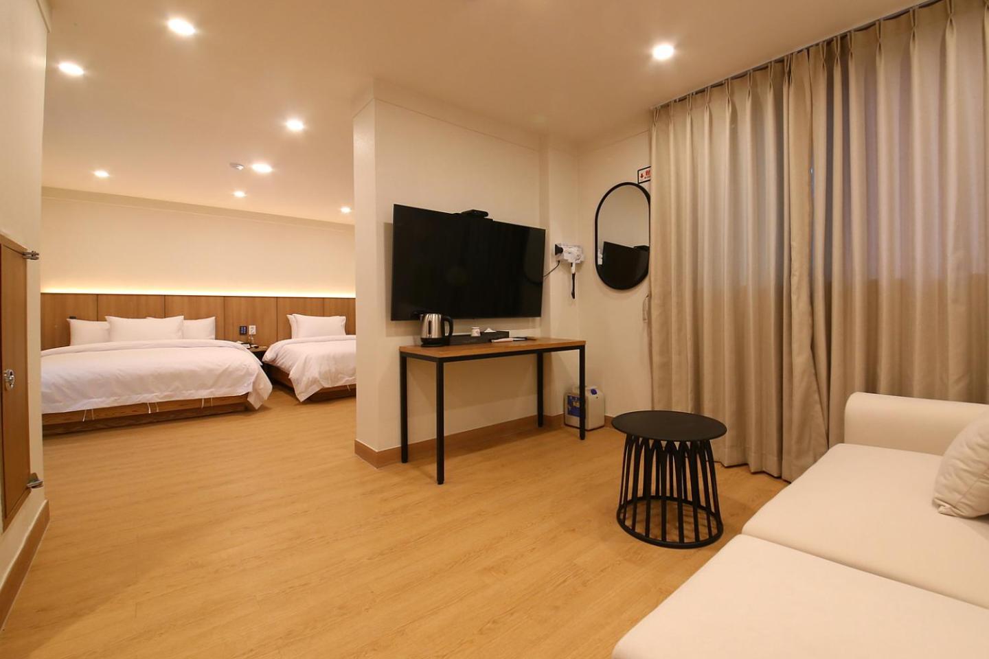 Large Twin Room photo 2