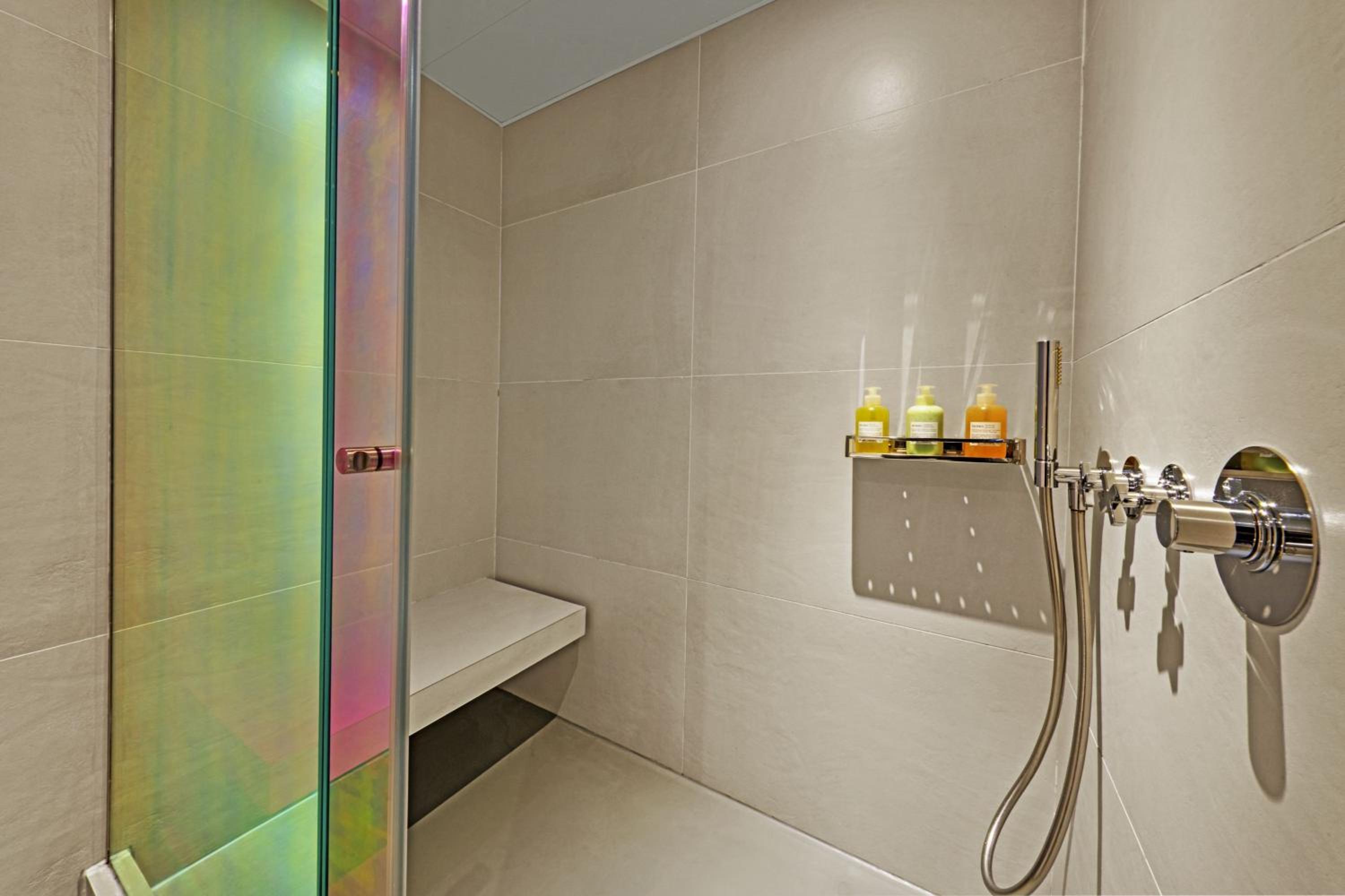 Deluxe King Room with Plunge Pool - Photo 5