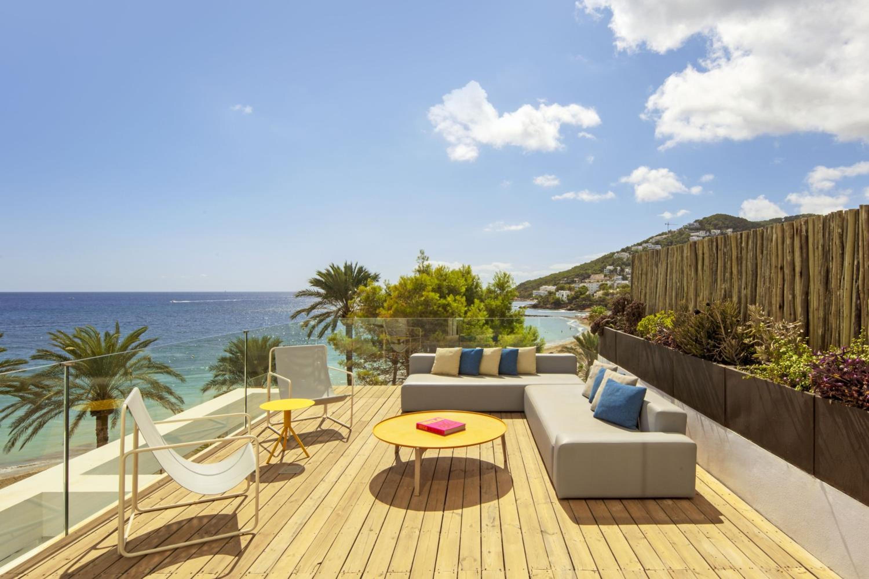 Oasis King Suite with Sea View and Terrace thumbnail 5