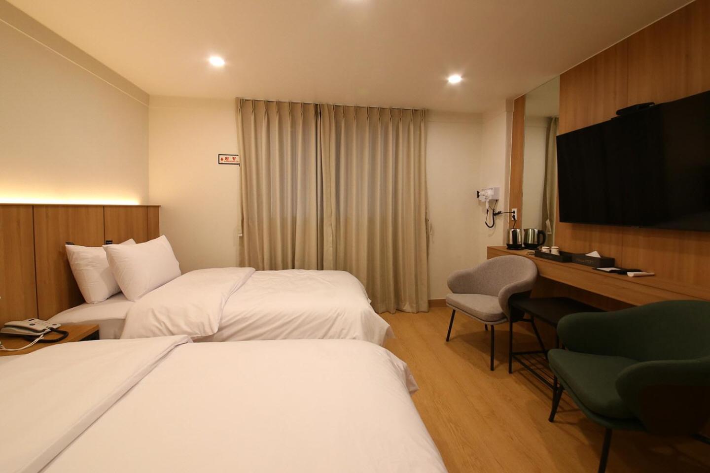 Standard Twin Room photo 2