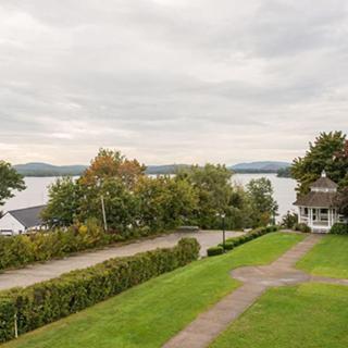 Double Room with Lake View - Photo 7