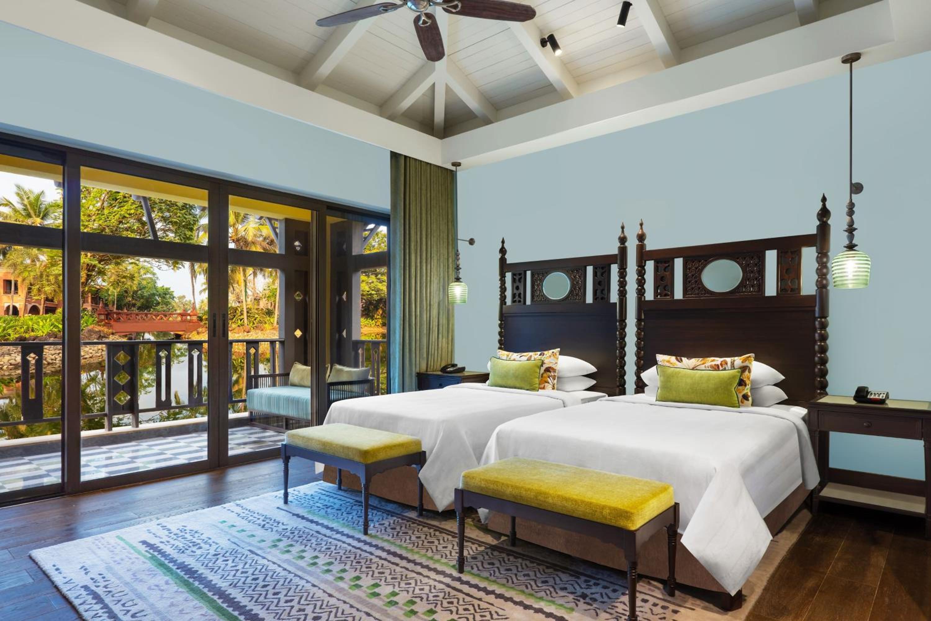 Lagoon View Premium, Guest room, 1 King or 2 Twin/Single Bed(s), Facilities access, Pool access