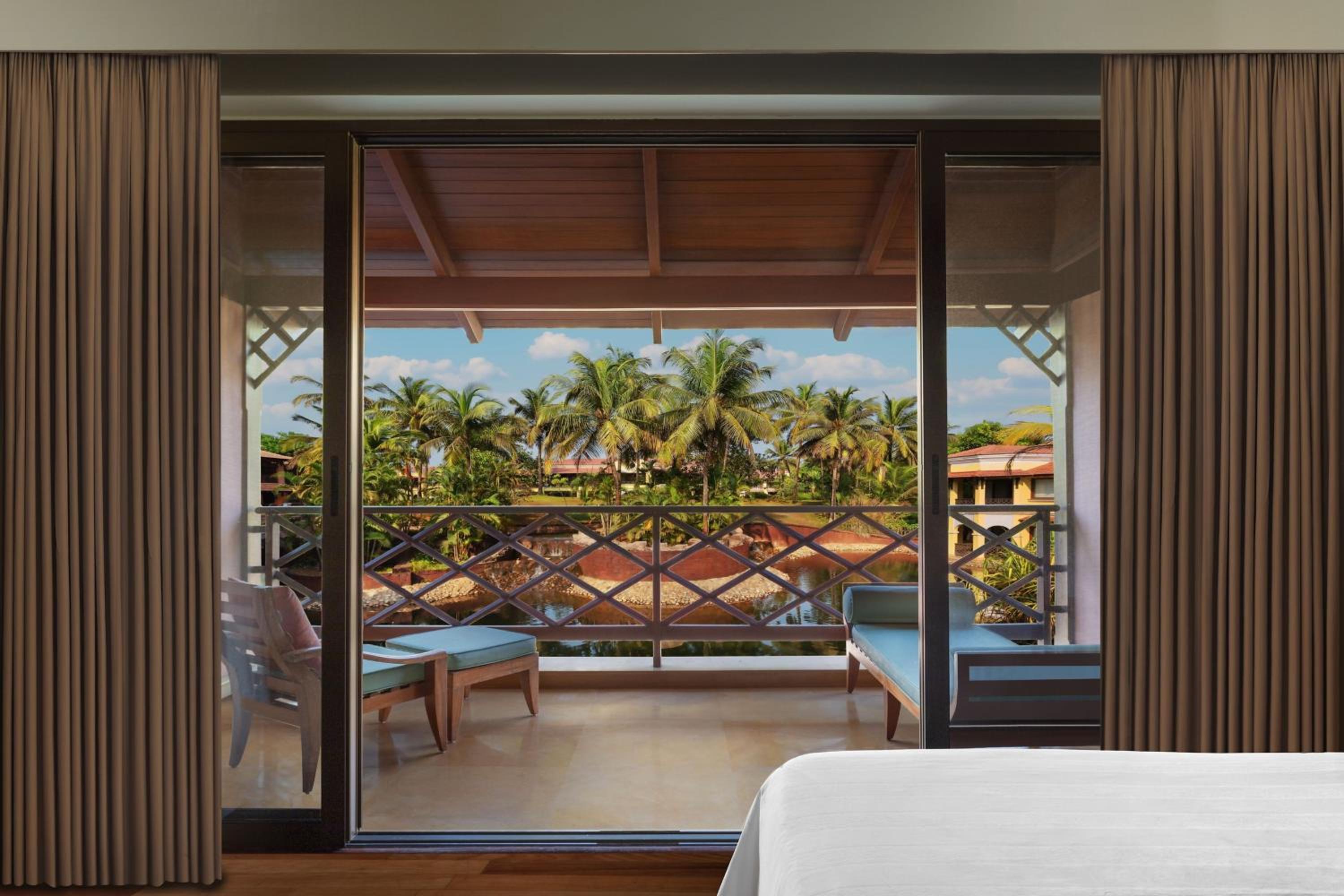 Lagoon View Guest Room One King or Two Twin/Single Beds