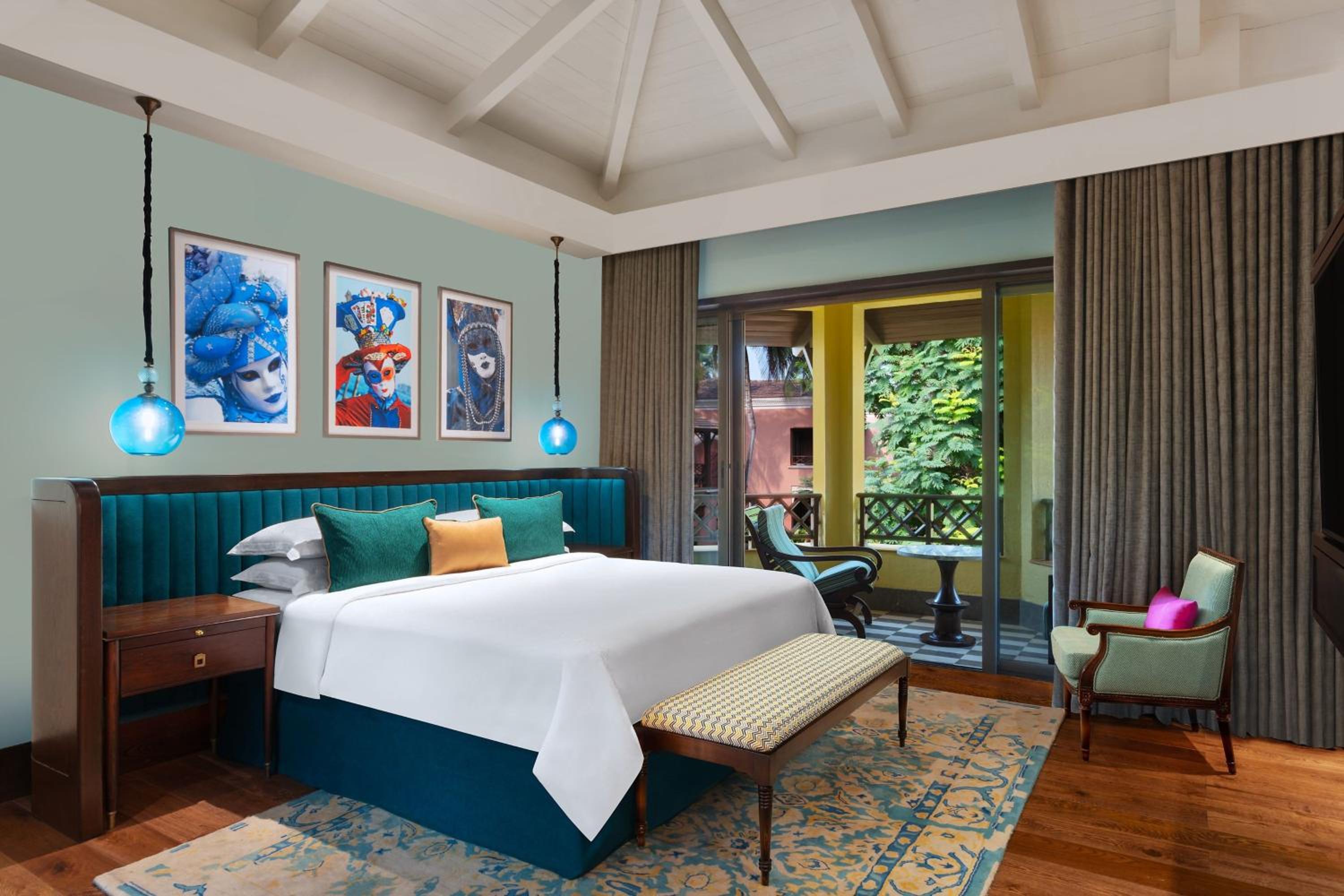 Luxury King Suite with Sea View and Pool Access photo 1