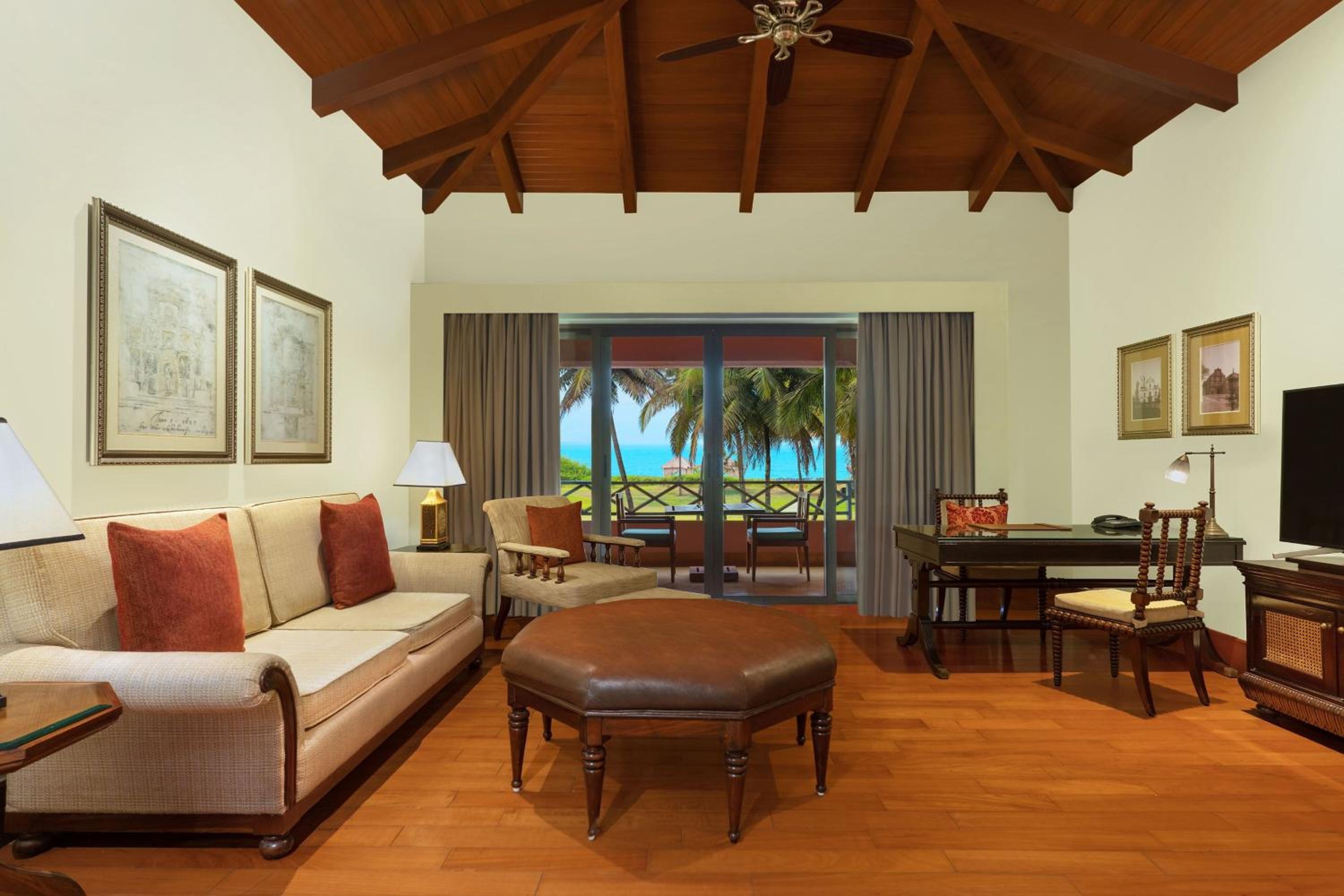 One-Bedroom King Suite with Sea View