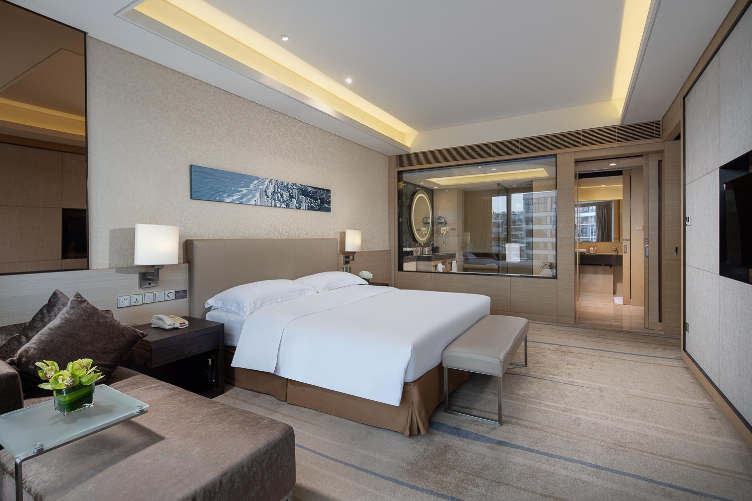 Standard King Room with Balcony - Smoking