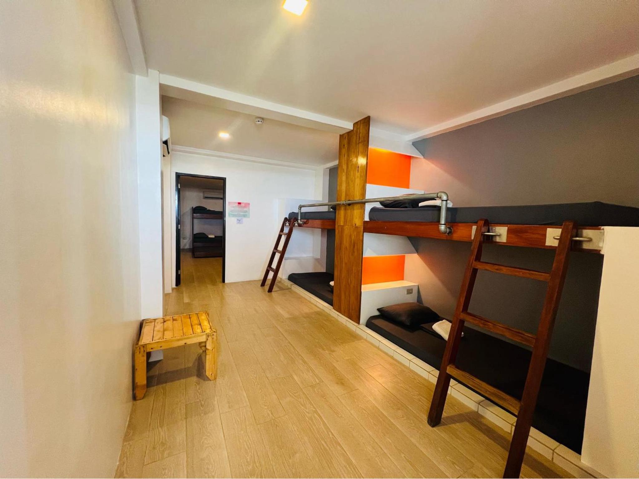 Family Room with Sea View - Photo 3