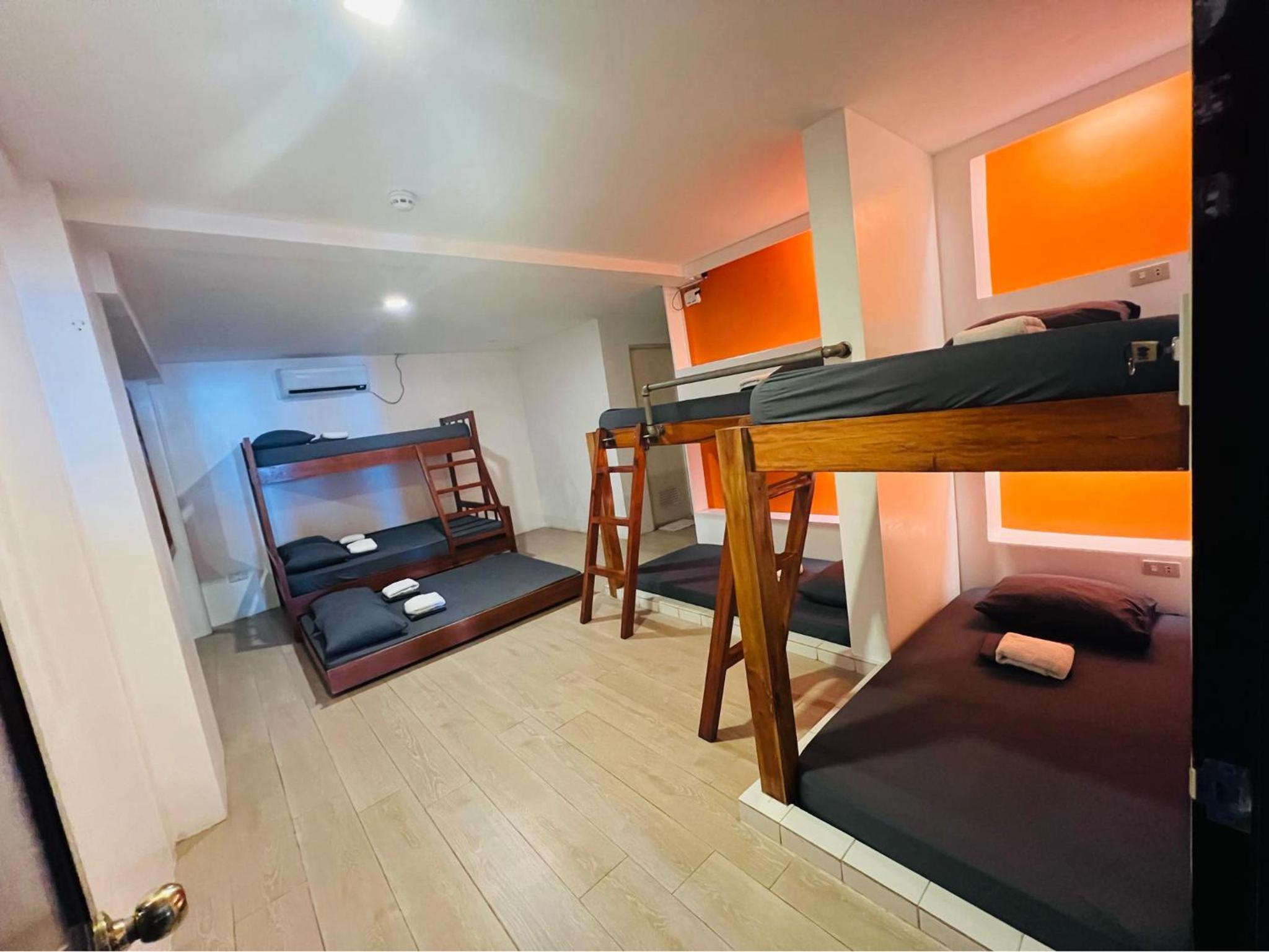 Family Room with Sea View - Photo 2