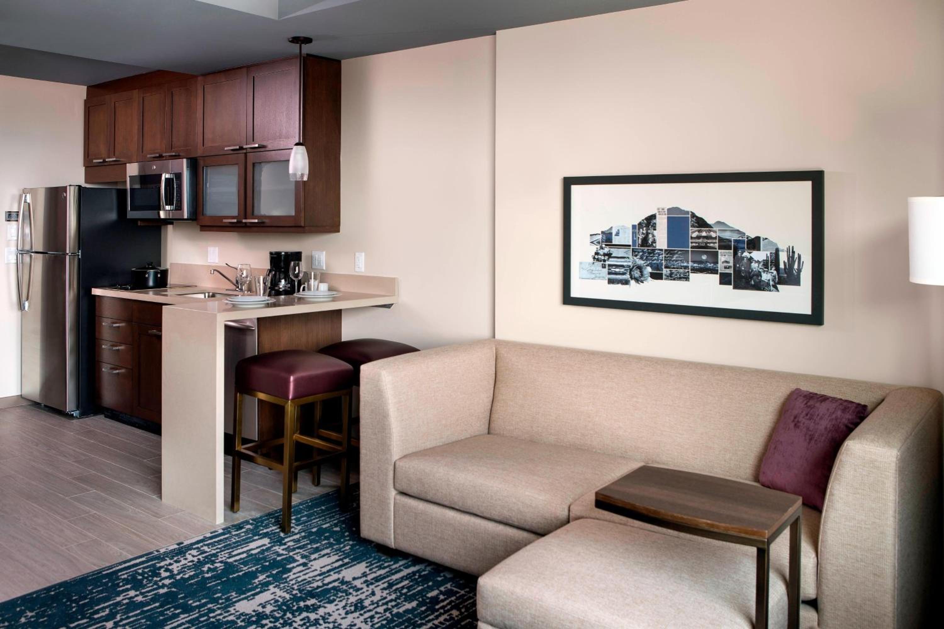 Studio, 1 King, Sofa bed, Mountain view (Mobility Accessible w/ Tub)