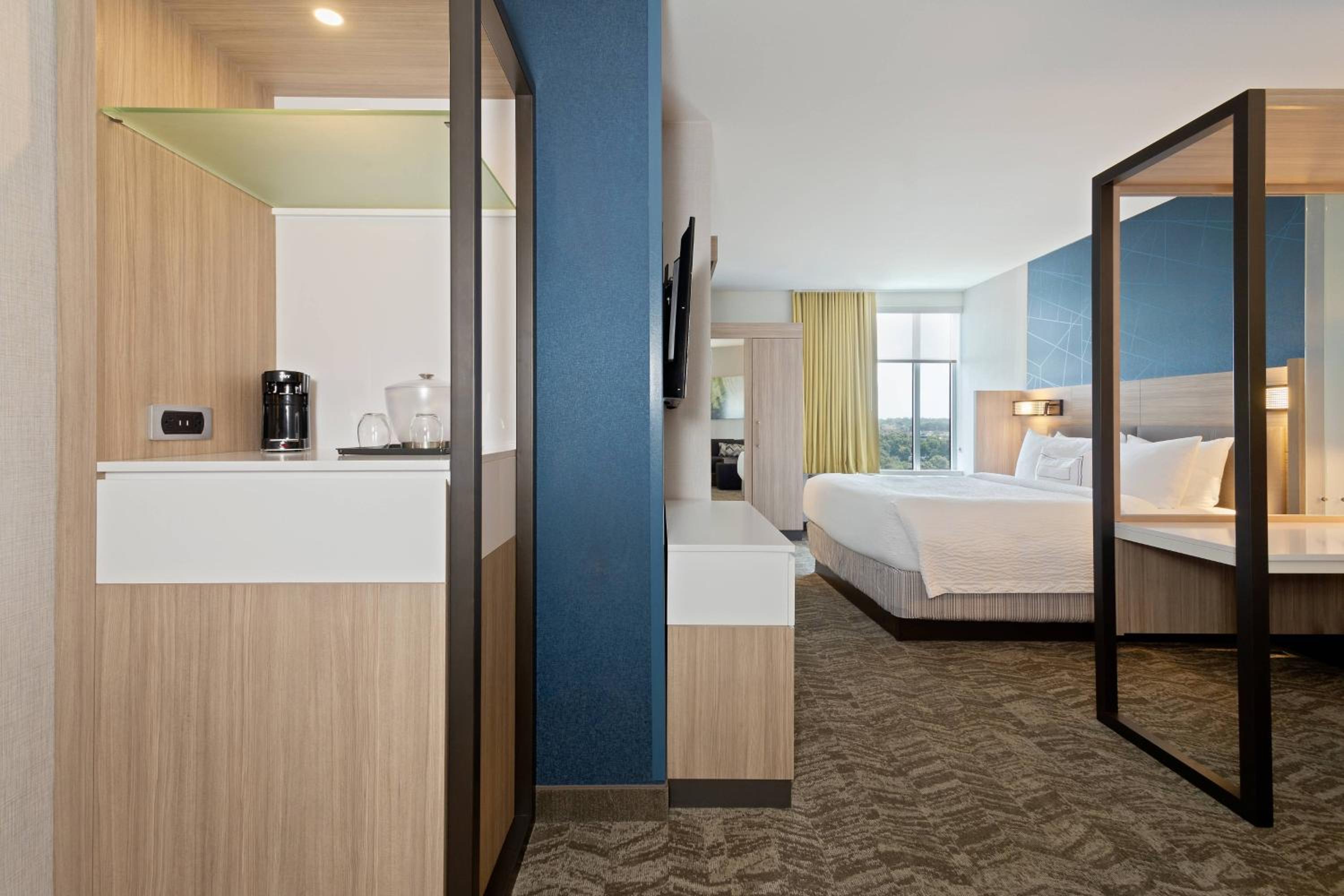 Suite, 1 King, Trundle bed