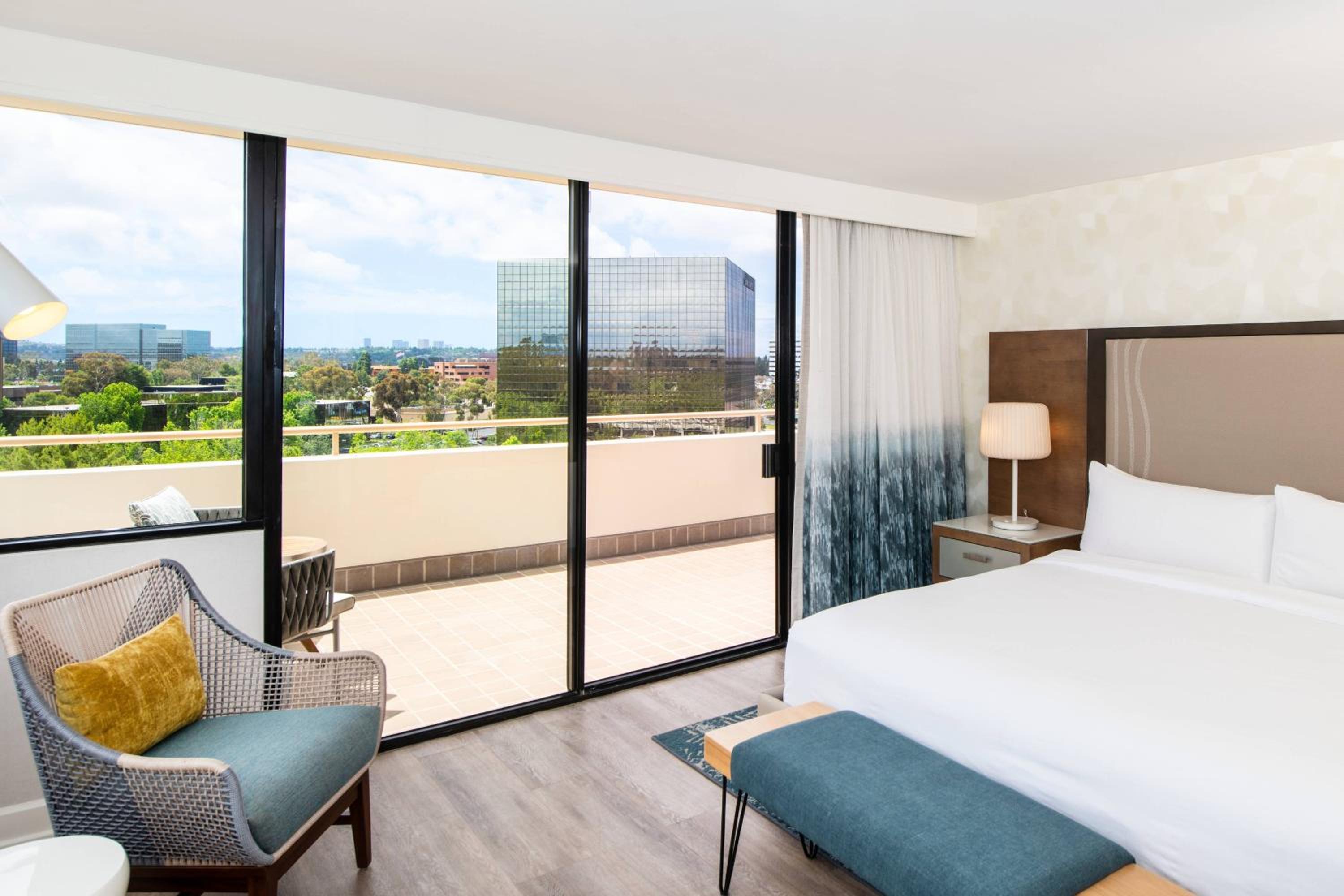 King Junior Suite with Balcony - Photo 5
